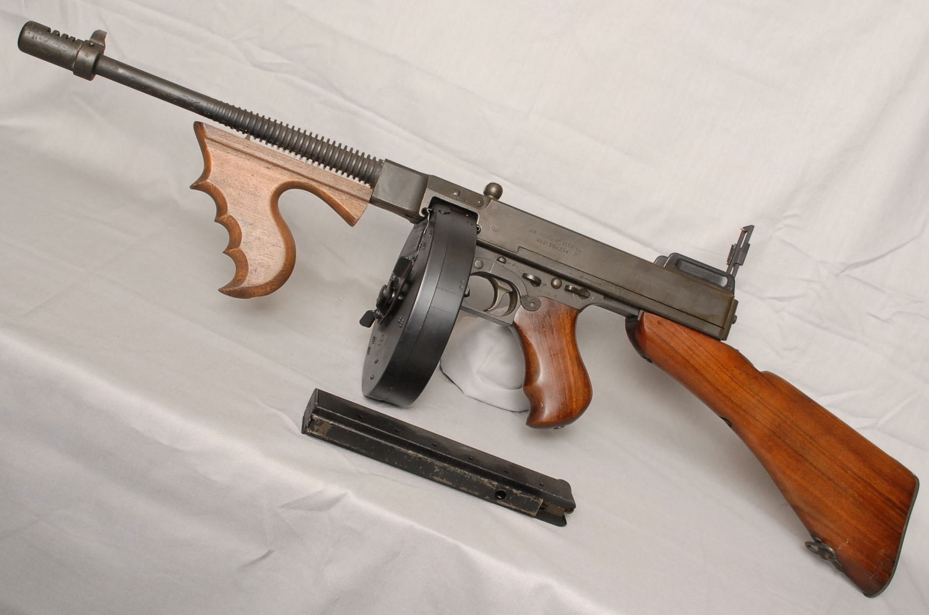 thompson submachine gun, 720P, HD Wallpaper