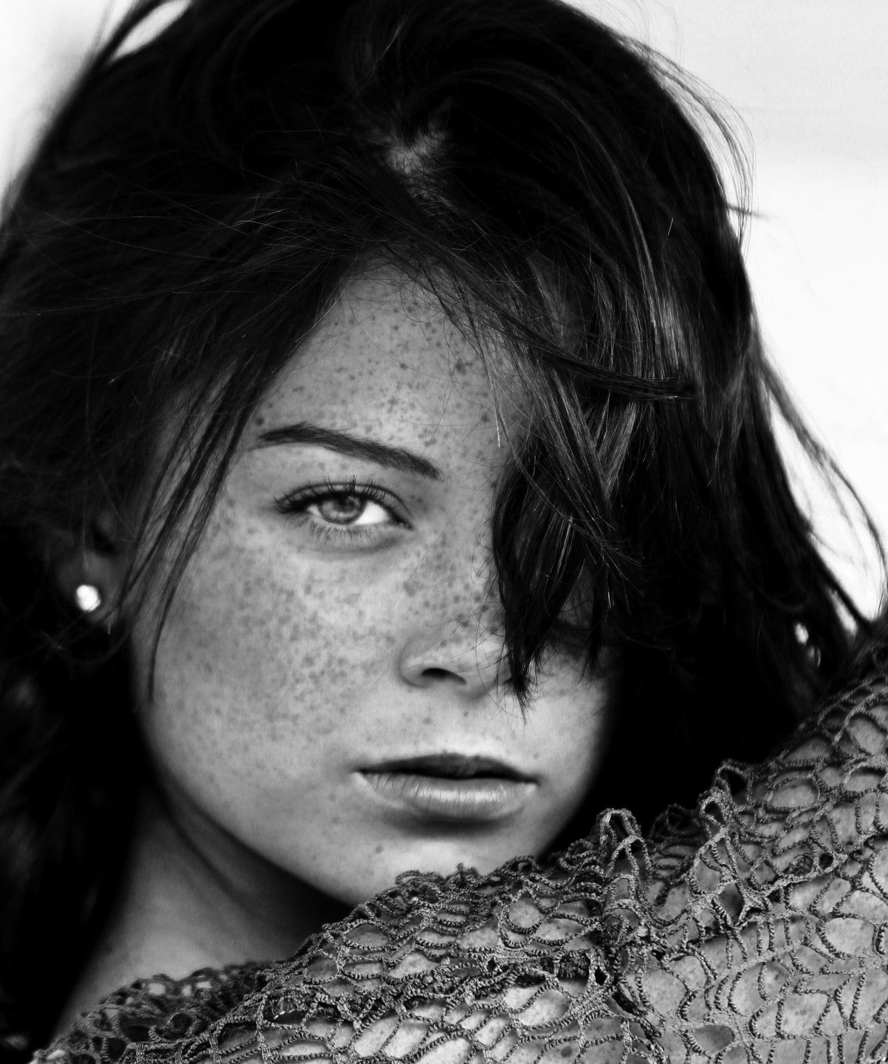 720P, freckles, women, monochrome, Phone HD Wallpaper