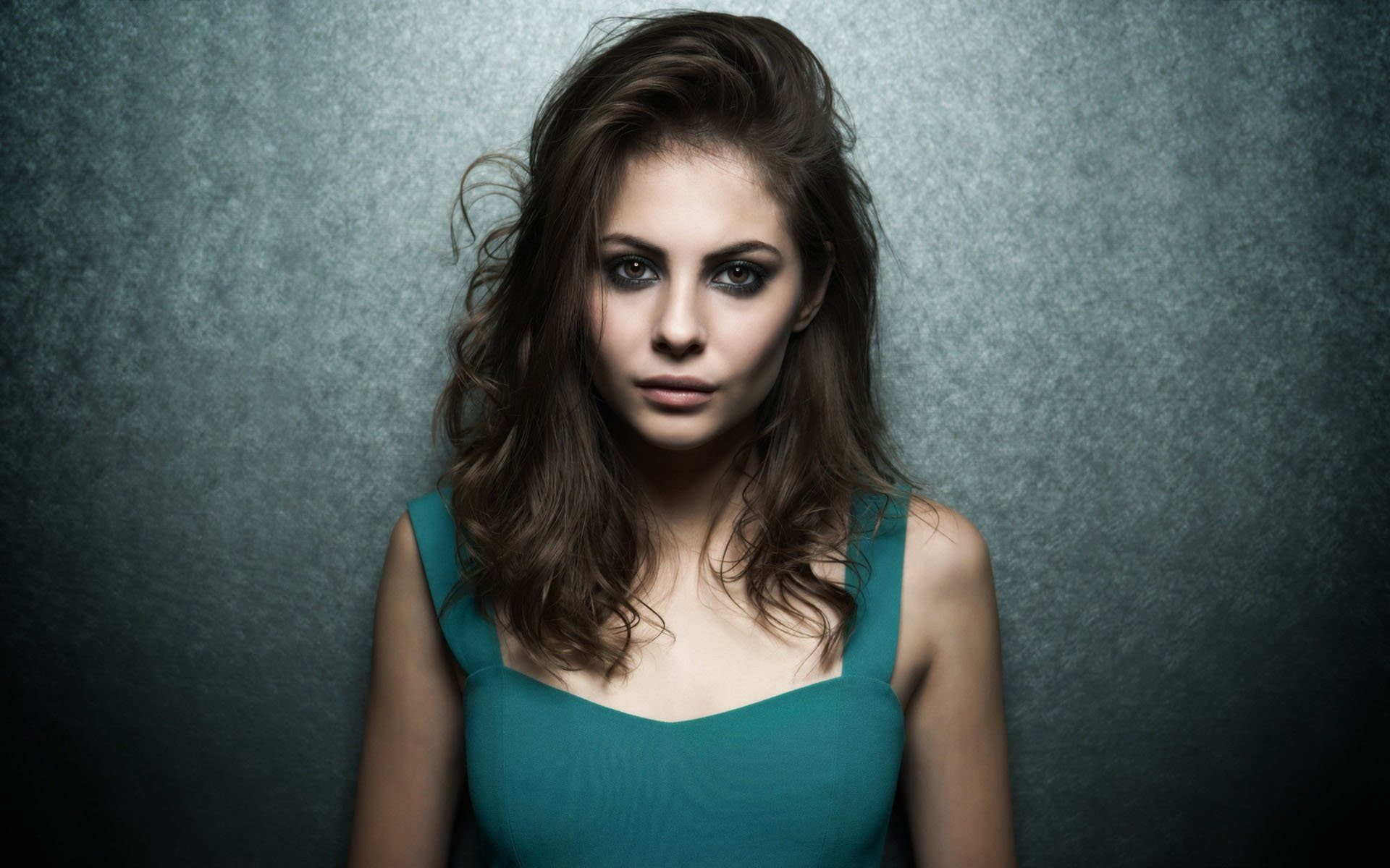 women, long hair, young adult, cure girl model actress celebrity photography willa holland, hairstyle, hair, emotion, 1080P, serious, indoors, front view, HD Wallpaper