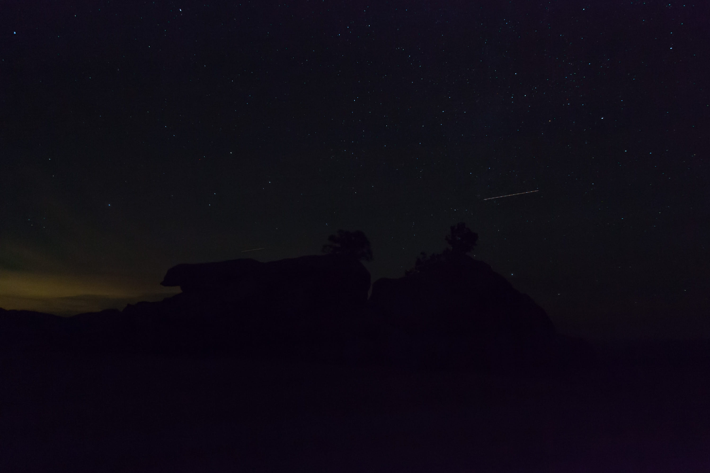 nightime, real people, outdoors, adult, 2K, california, copy space, men, leisure activity, night, couple - relationship, mountain, bonding, united states, HD Wallpaper