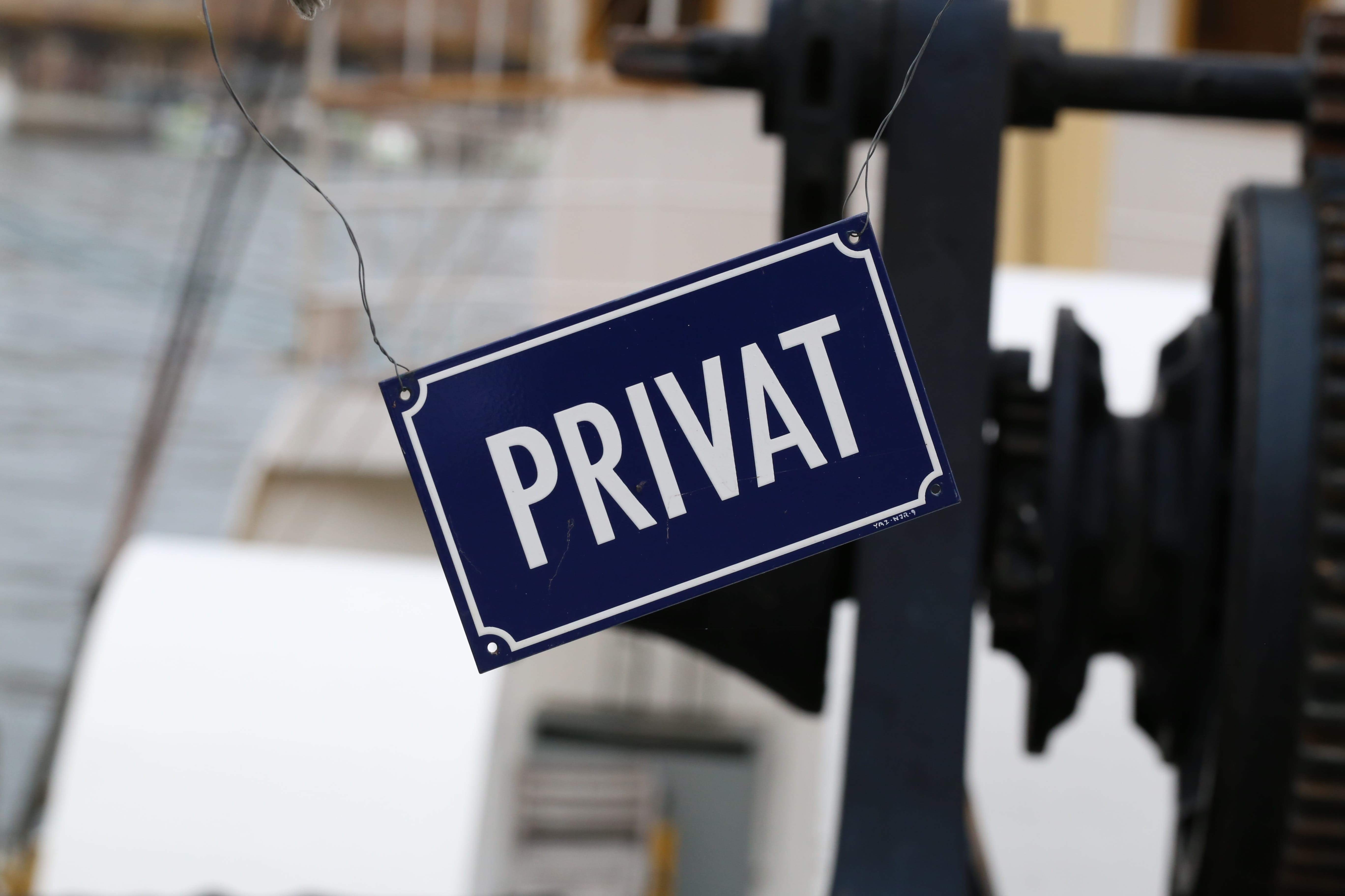 focus on foreground, corporate business, hanging, day, architecture, building exterior, western script, capital letter, communication, close-up, 5K, information, HD Wallpaper