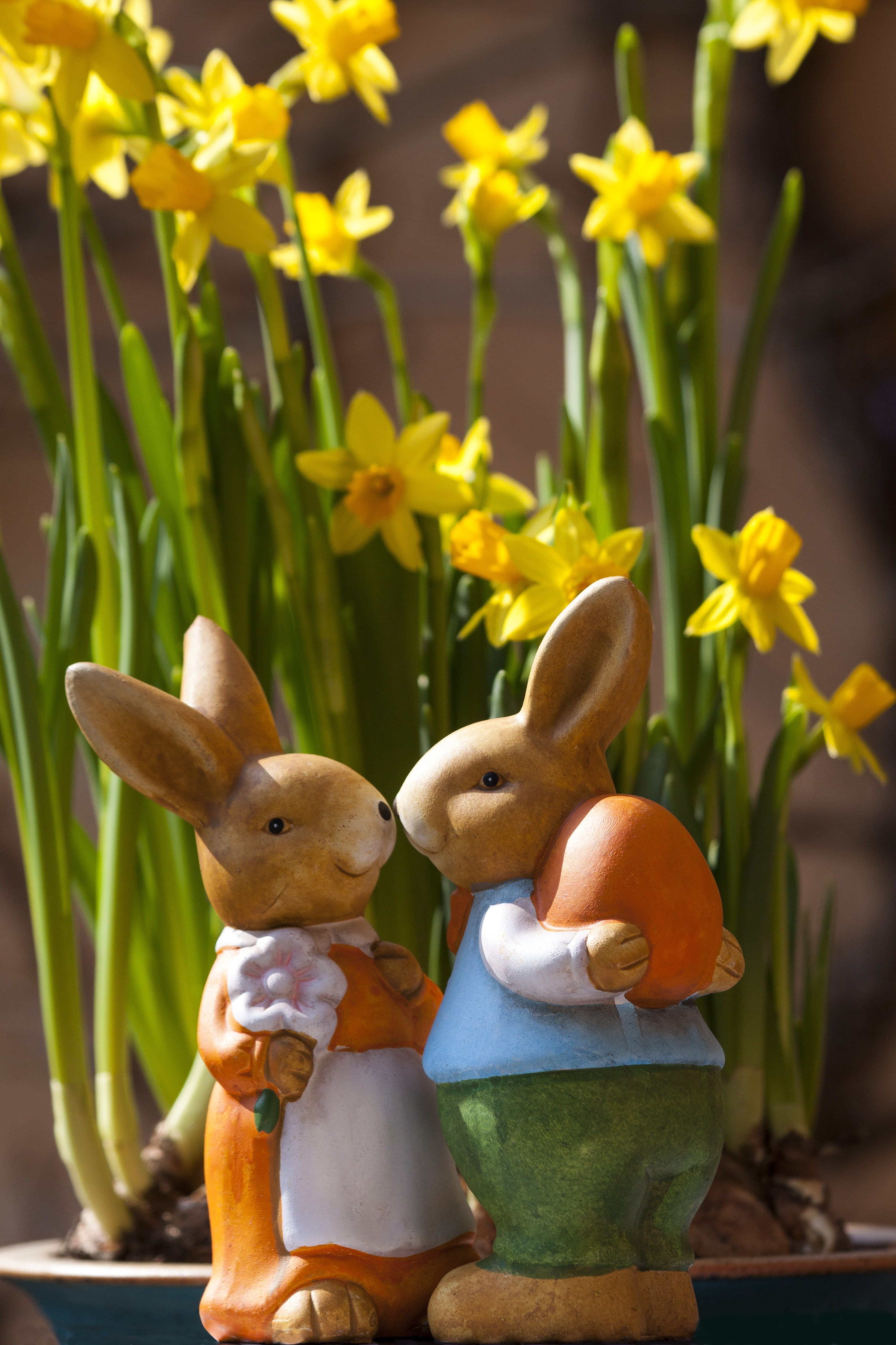green, toy, rabbit, painted, figurine, osterhasen few, season, plant, cultures, flowering plant, two, no people, flowers, representation, holiday, animal representation, Phone HD Wallpaper
