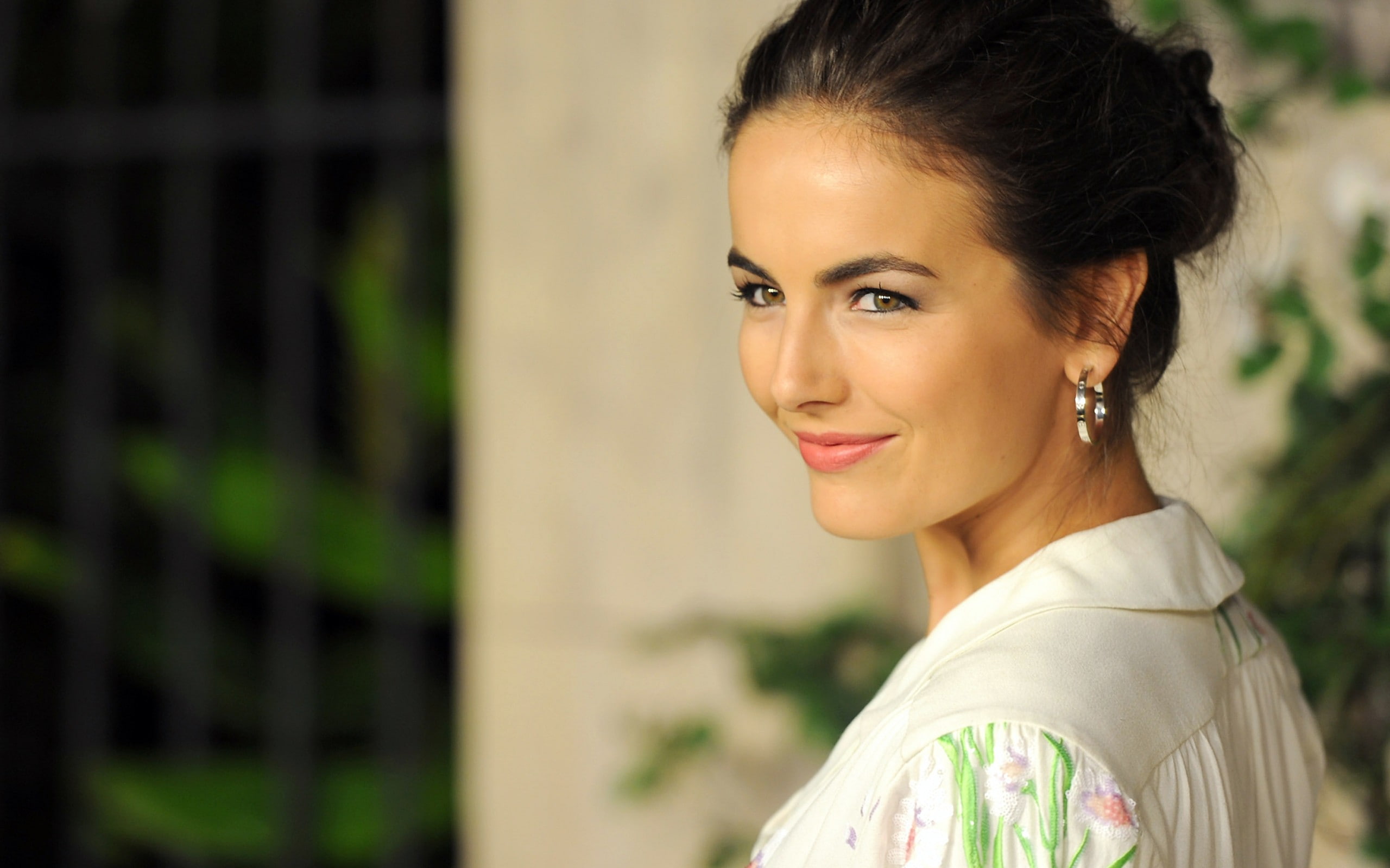 portrait, celebrity, women, brunette, smiling, actress, 2K, Camilla Belle, HD Wallpaper