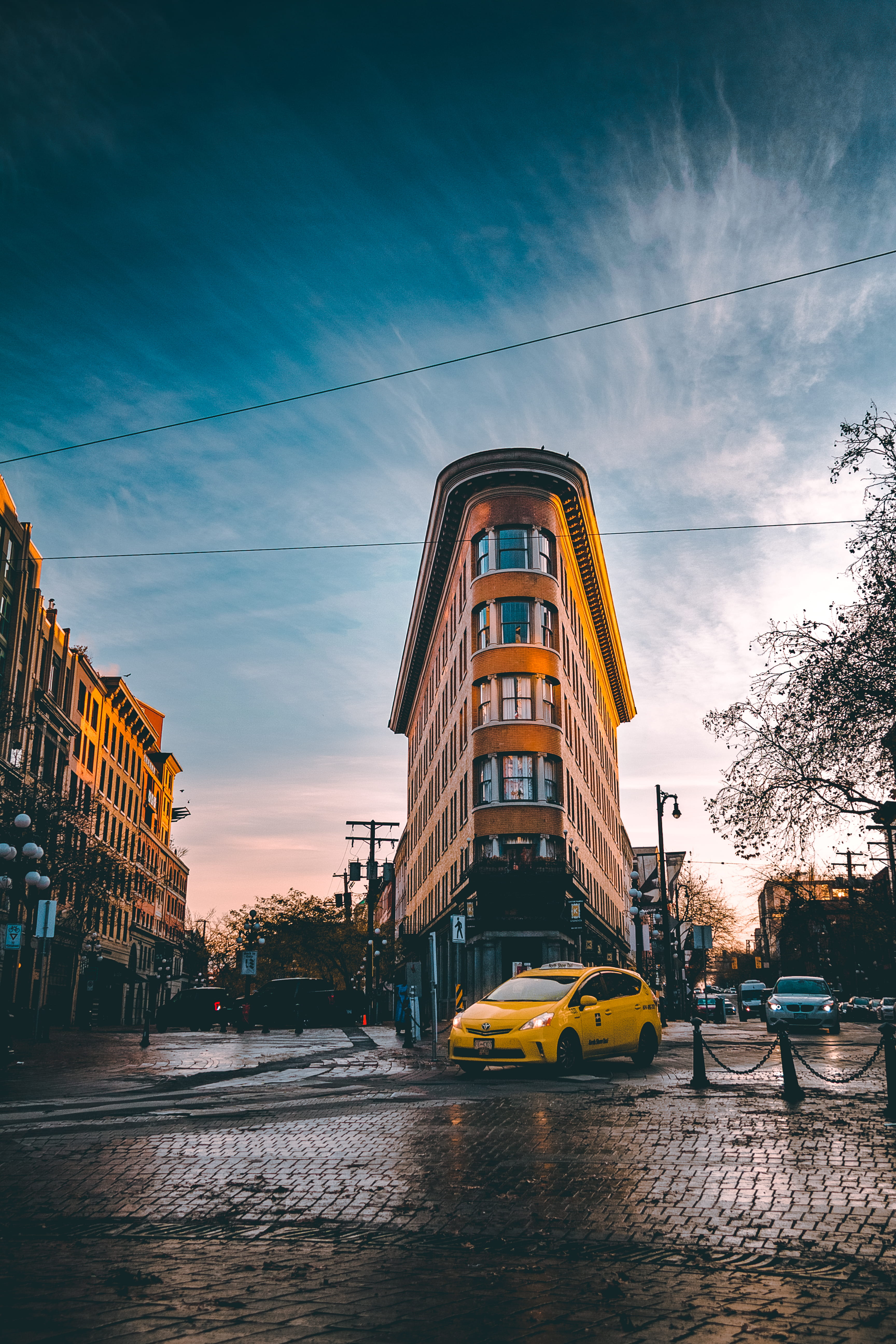 road, no people, asphalt, 5K, land vehicle, building exterior, canal, city life, cloud - sky, transportation, city street, metropolis, building, canada, Phone HD Wallpaper