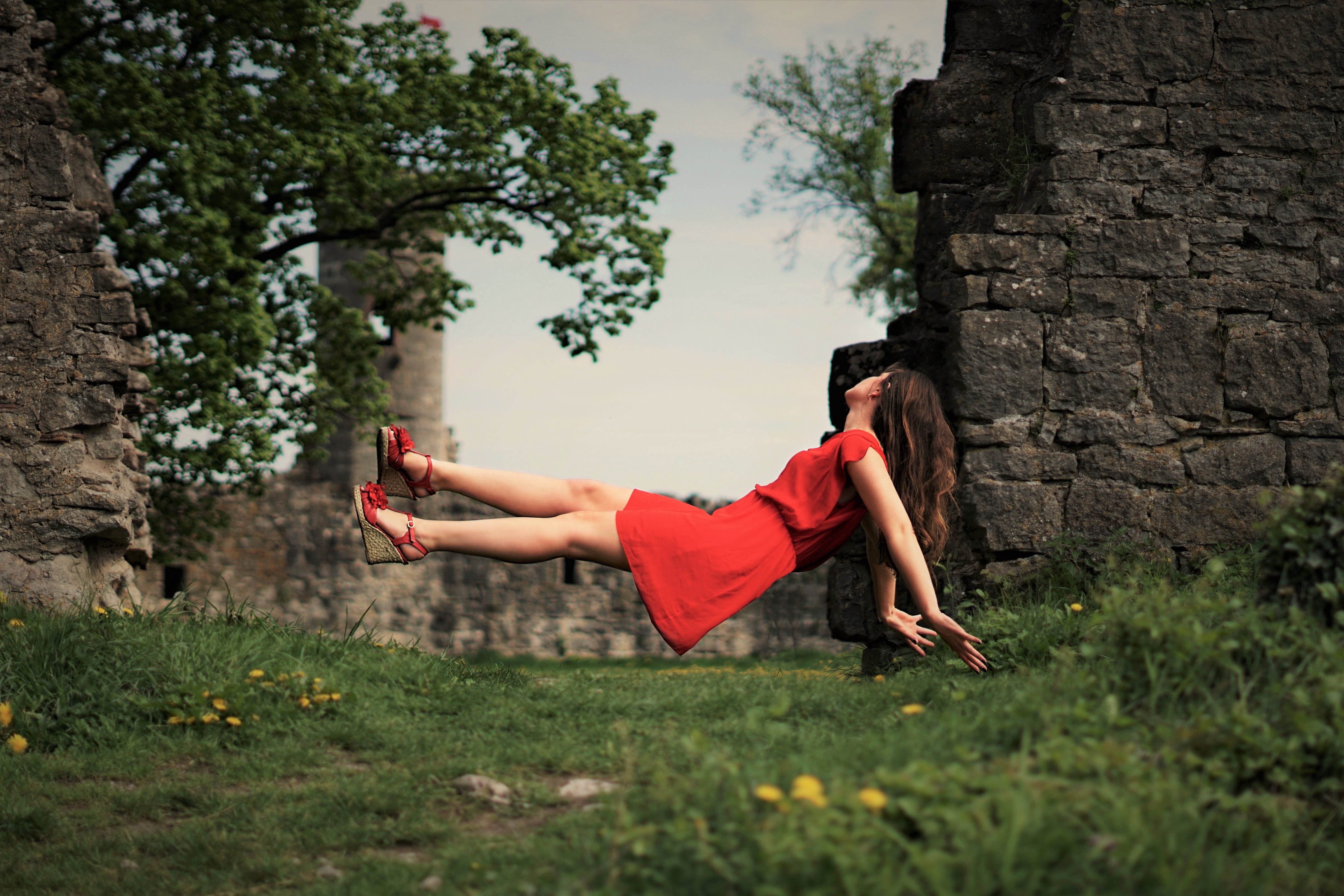 woman, fashion, human, full length, ease, plant, leisure activity, grass, outdoor, females, red, women, child, castle, out, summer, dress, one person, hairstyle, HD Wallpaper