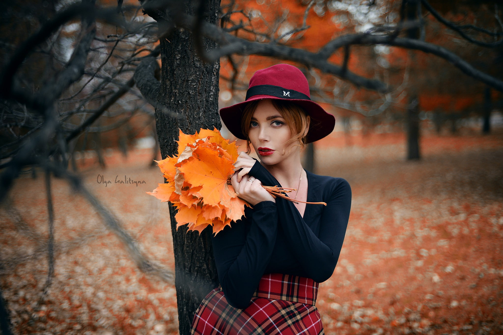 women outdoors, leaves, blue eyes, redhead, women, model, 1080P, fall, hat, red lipstick, Olga Galitsyna, HD Wallpaper