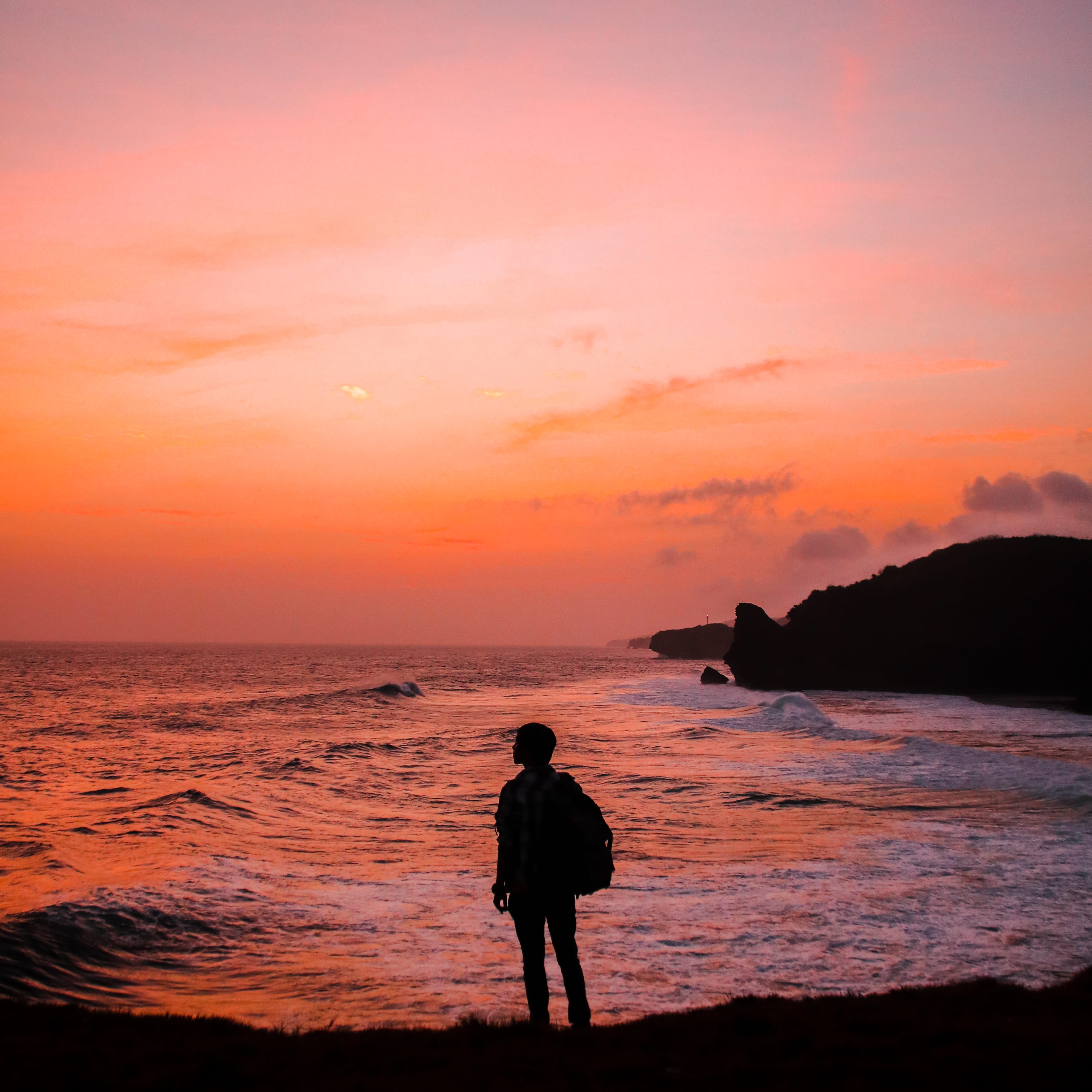sunset, water, daydream, sunshine, beach, orange, Cotton candy, tranquil scene, ocean, golden, hour, man, bags, scenics - nature, rear view, horizon, scenery, Phone HD Wallpaper