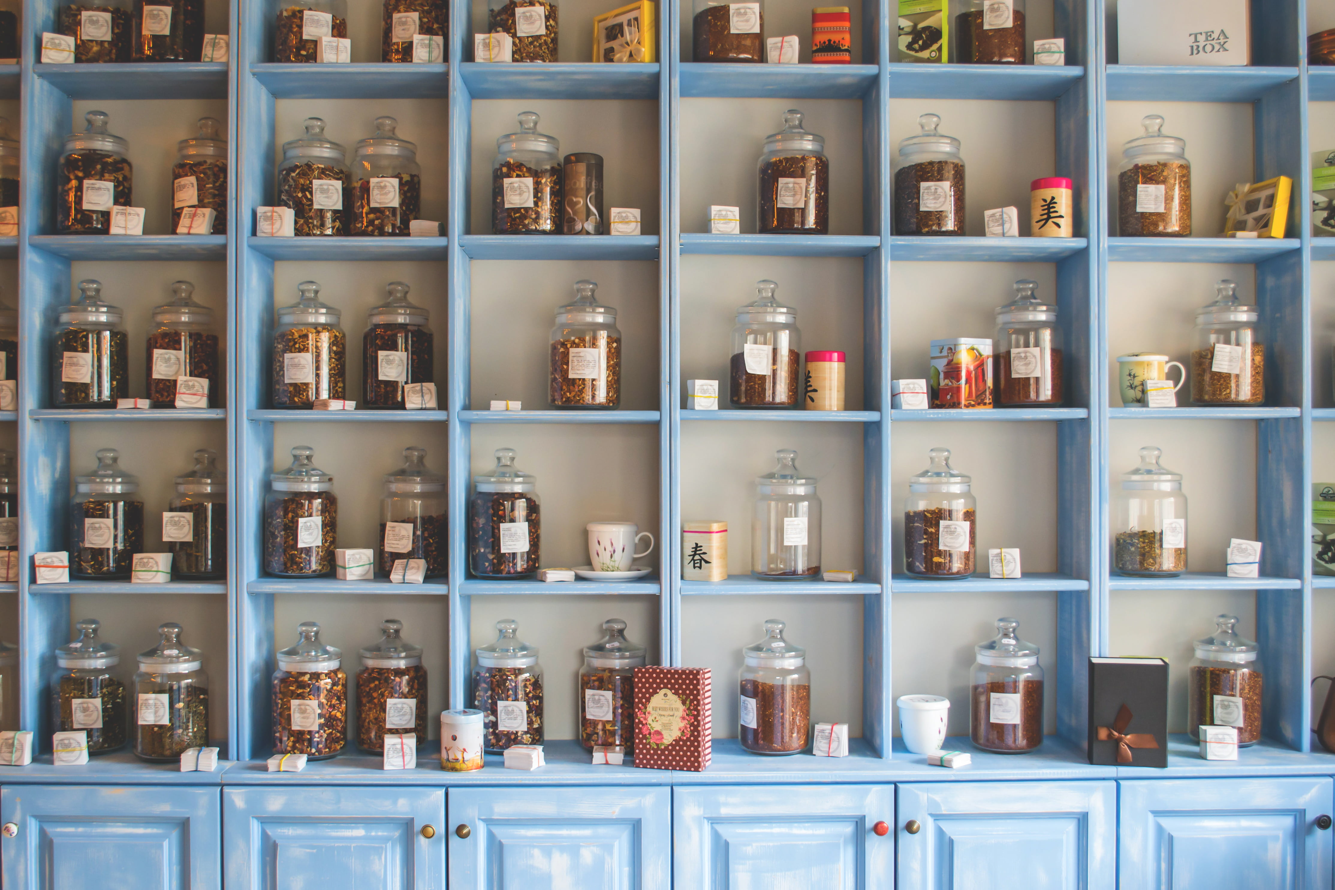 food, choice, tea, day, shelf, order, in a row, backgrounds, drink, wooden, still life, indoors, store, no people, shelves, abundance, bottle, jars, large group of objects, HD Wallpaper