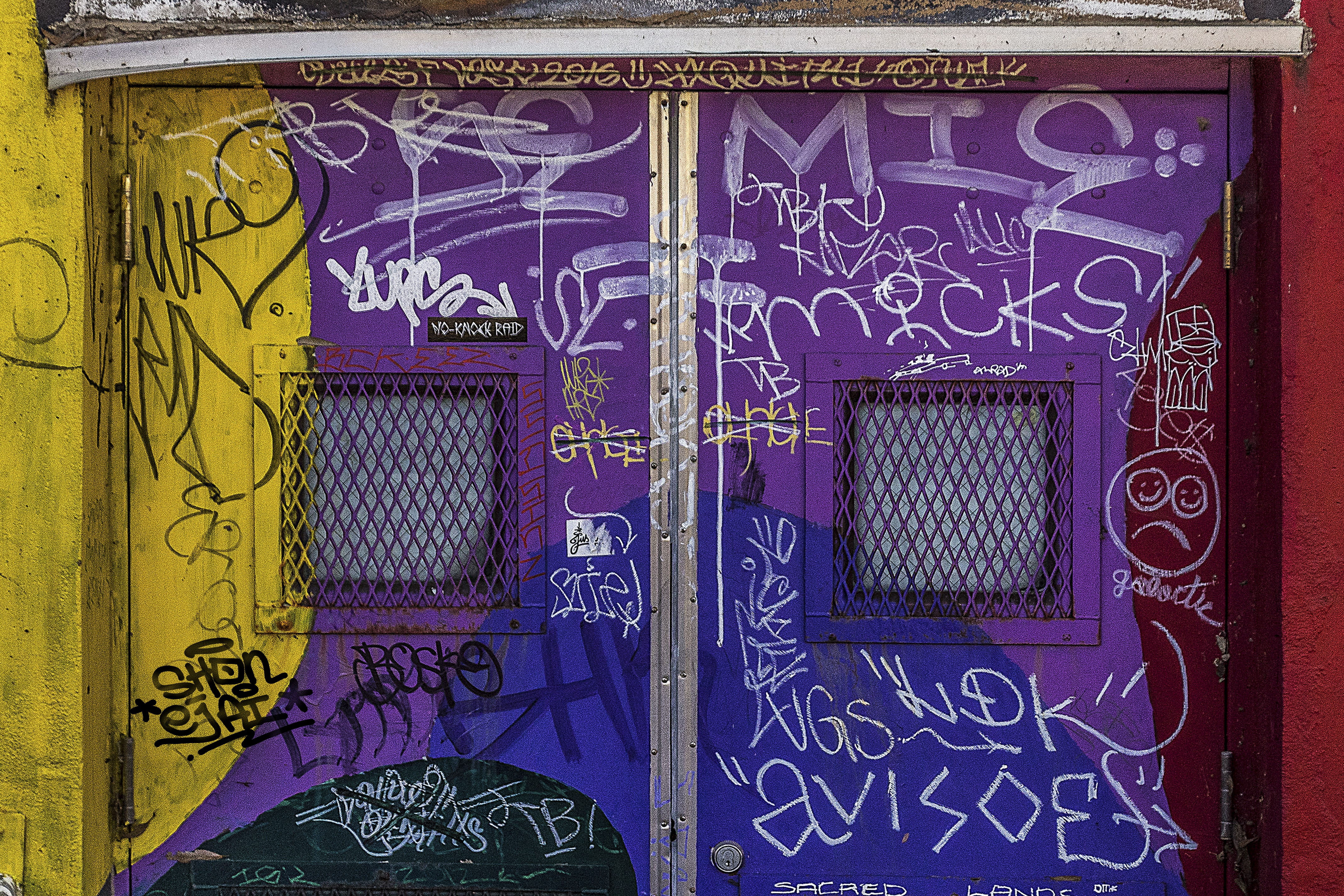 art, Grunge, full frame, security, pattern, multi colored, painted, Background, graffiti art, day, tagging, entrance, artistic, art and craft, built structure, HD Wallpaper