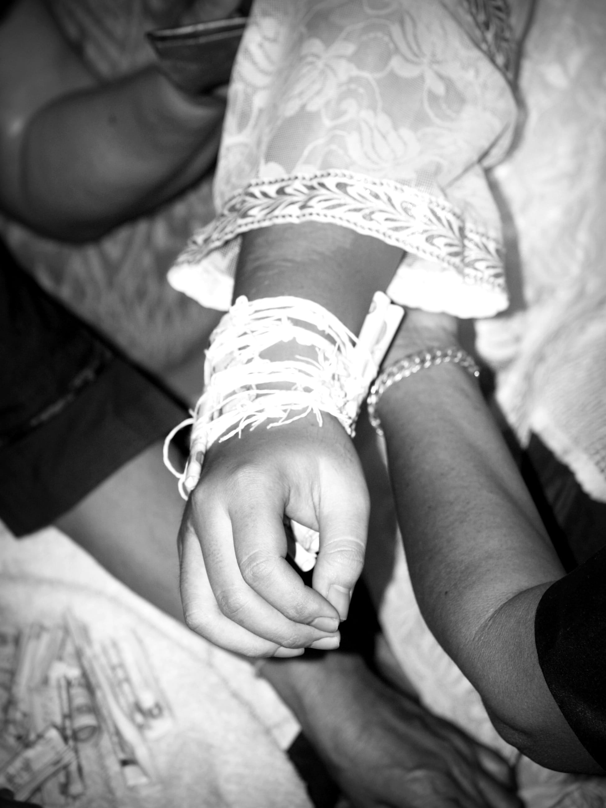 grandparent, elderly, isolated, people, togetherness, bonding, indoors, hospital, family, old, women, adult, help, friendship, mature, emotion, thumb, living, Phone HD Wallpaper