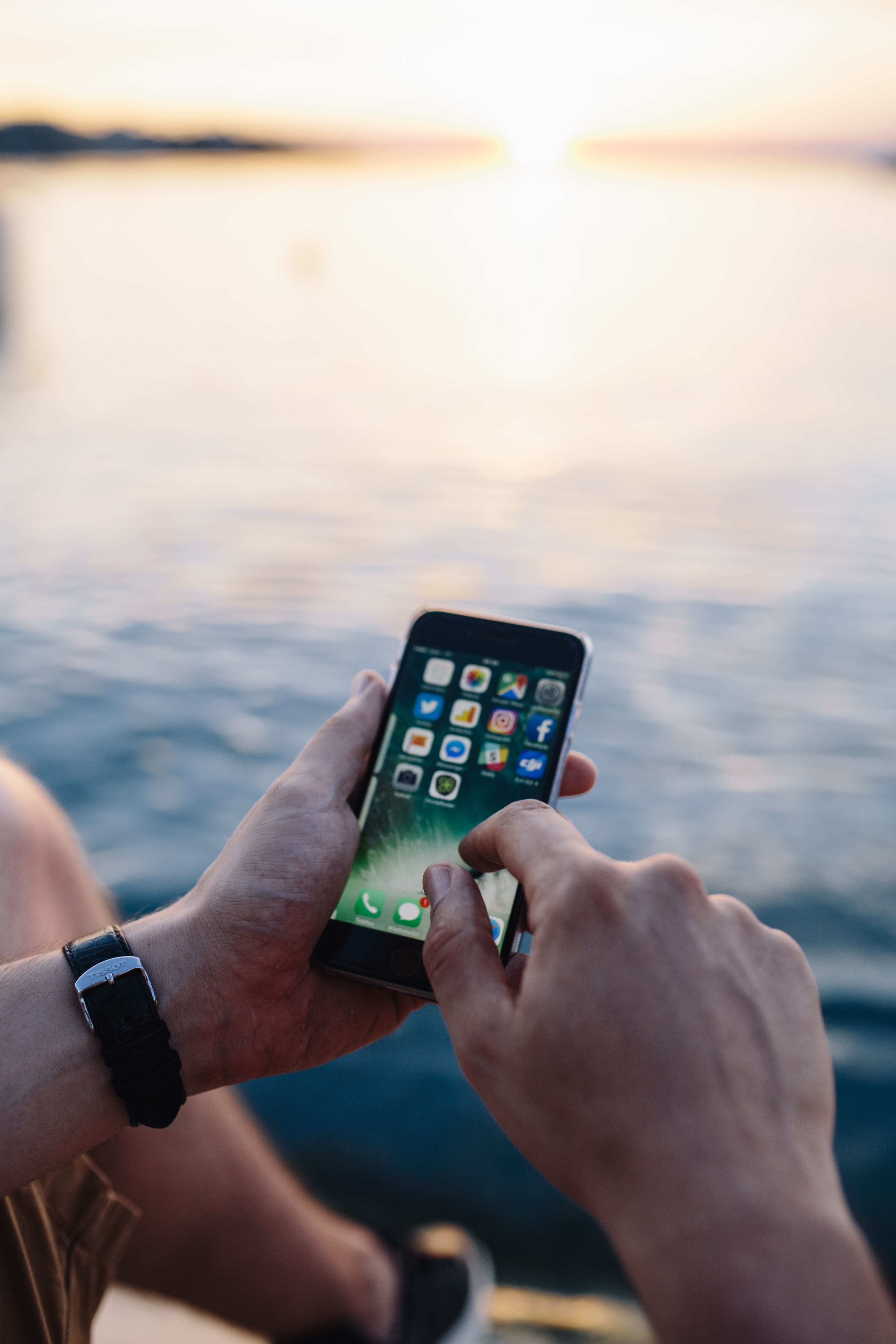 leisure activity, water, summer, s, hands, outdoor, wireless technology, man, evening, technology, cell, finger, hand, mobile, device, outdoors, people, Phone HD Wallpaper