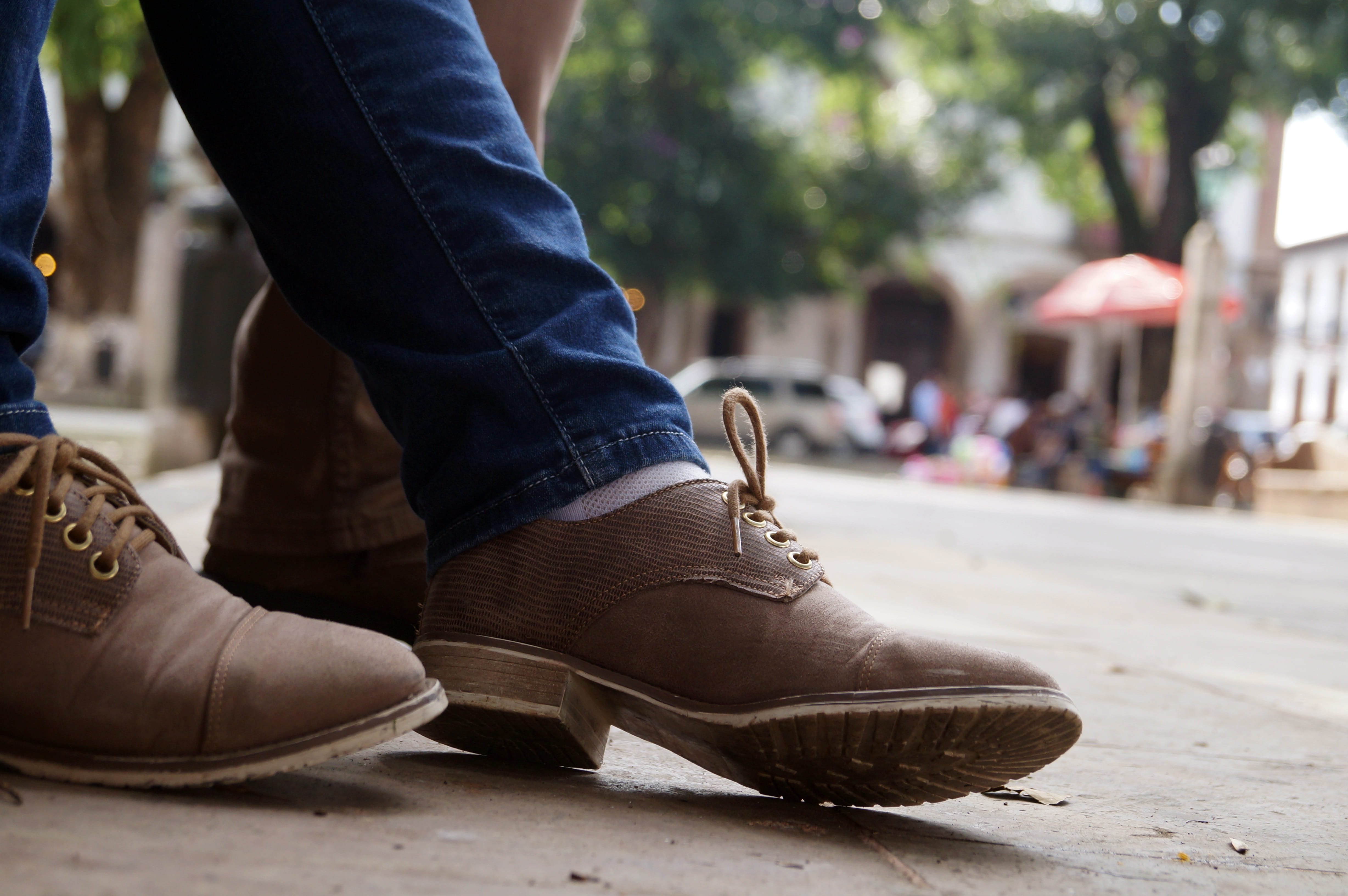 shoes, modern, one person, real people, walking, men, square, down, leisure activity, casual clothing, 4K, adult, elegance, human body part, fashion, jeans, HD Wallpaper