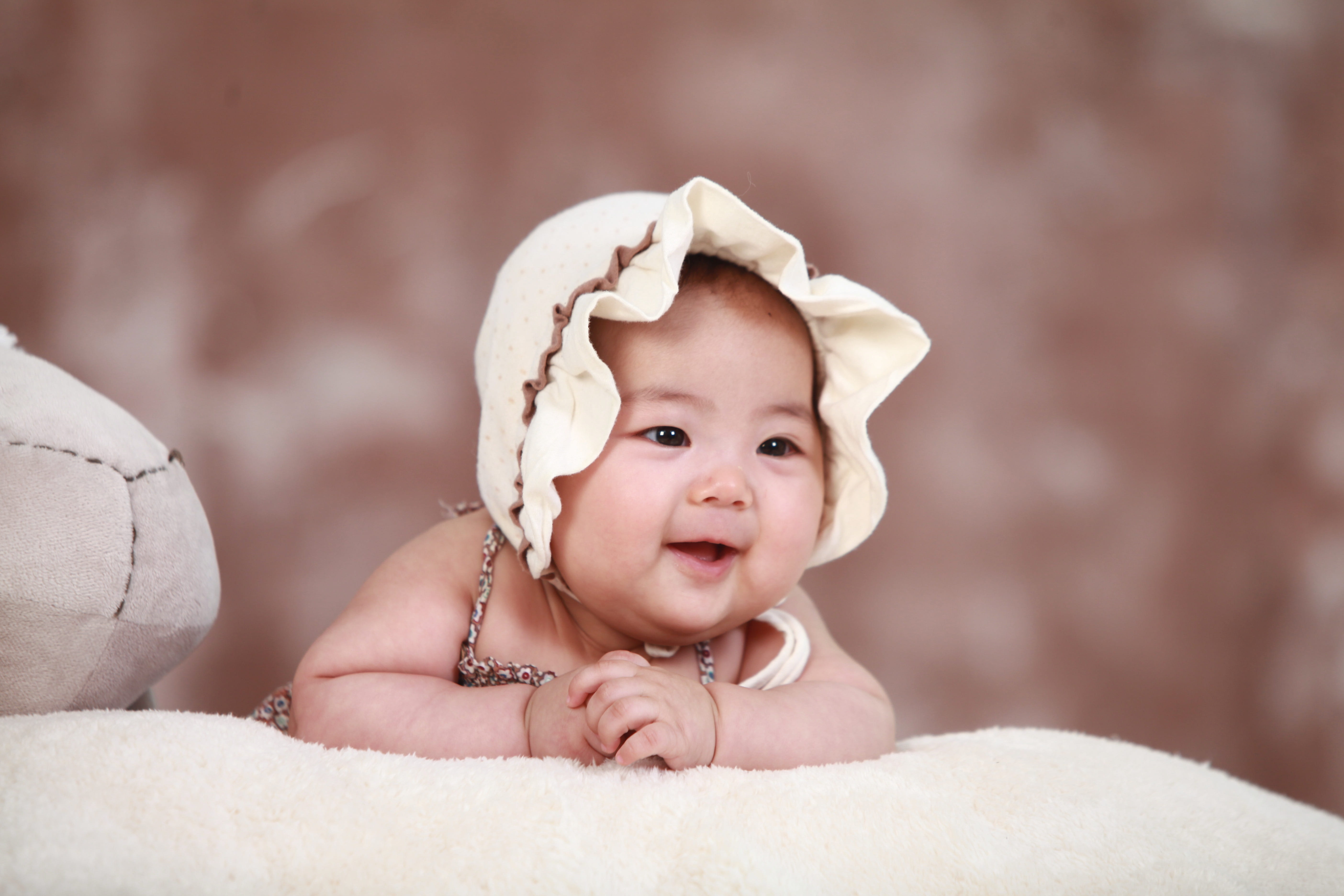 precious, lying down, indoors, fun, love, babyhood, smiling, 5K, small, looking, happiness, clothing, blur, little, one person, newborn, baby, young, innocence, HD Wallpaper