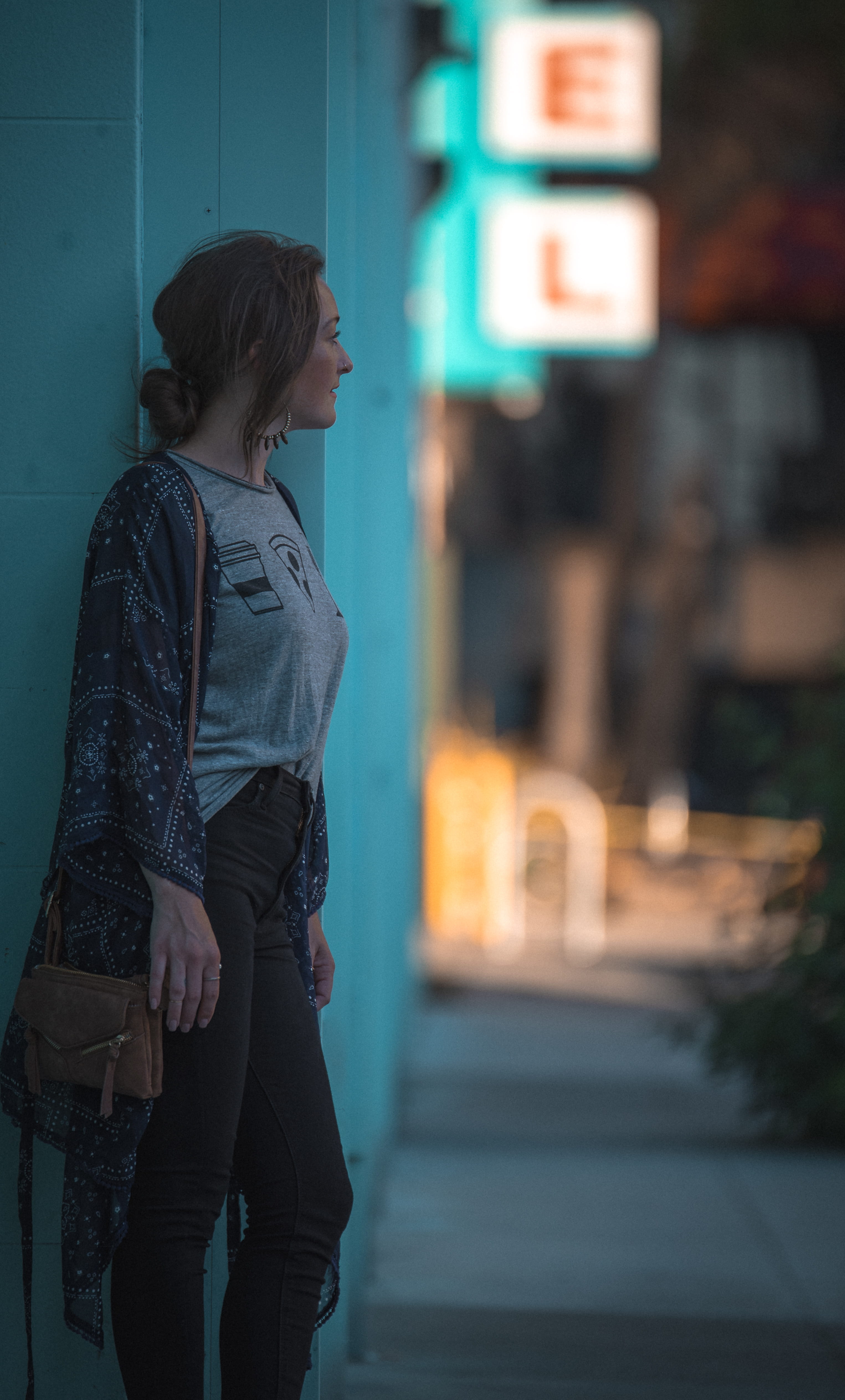 looking, human, female, san jose, people, focus, young women, architecture, lifestyles, clothing, smoke, painted, 4K, women, girl, street, city, person, Phone HD Wallpaper