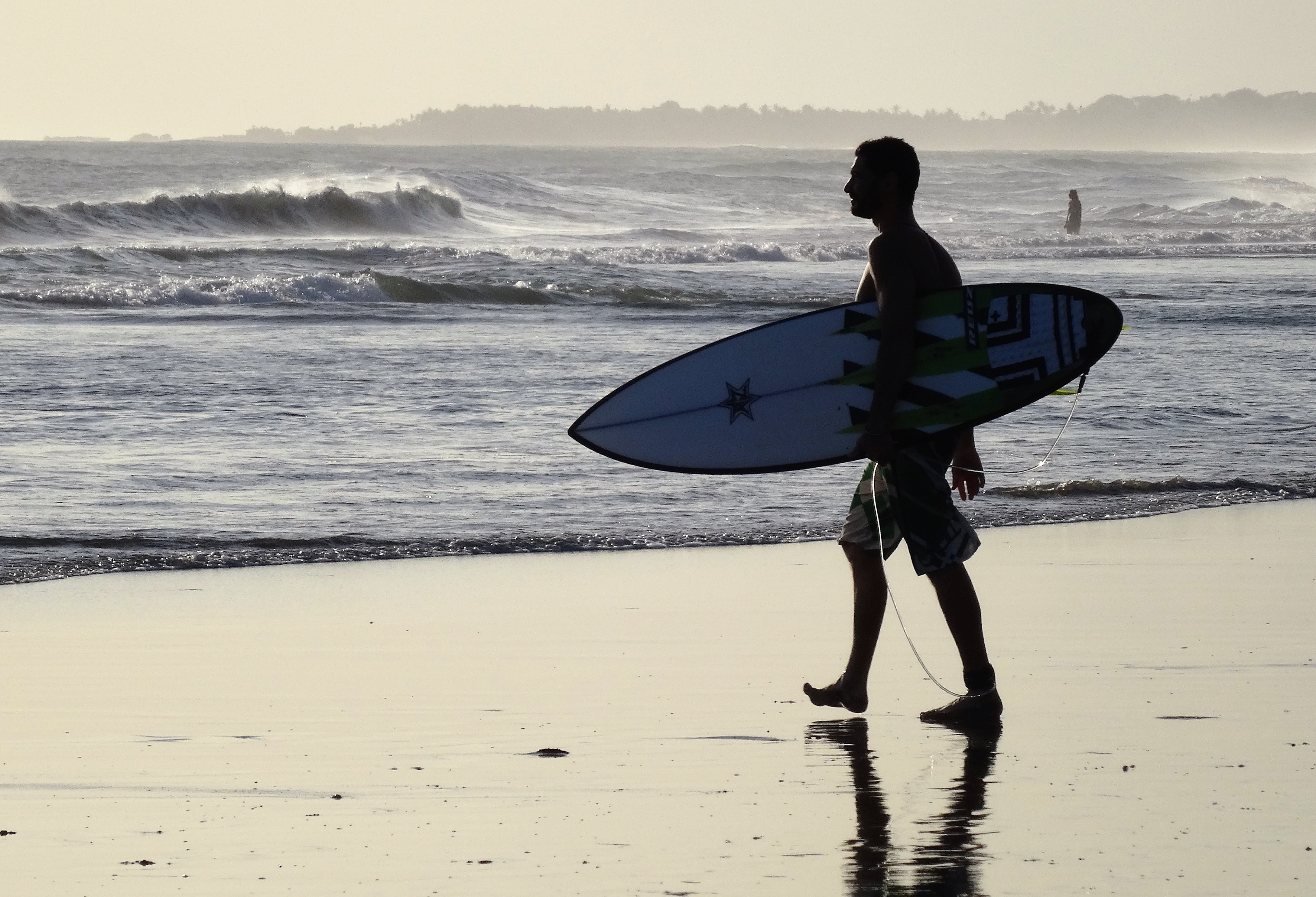 wetsuit, recreational Pursuit, men, white, surfing, water, surf, 4K, surfboard, real people, full length, males, standing, coastline, motion, one Person, HD Wallpaper