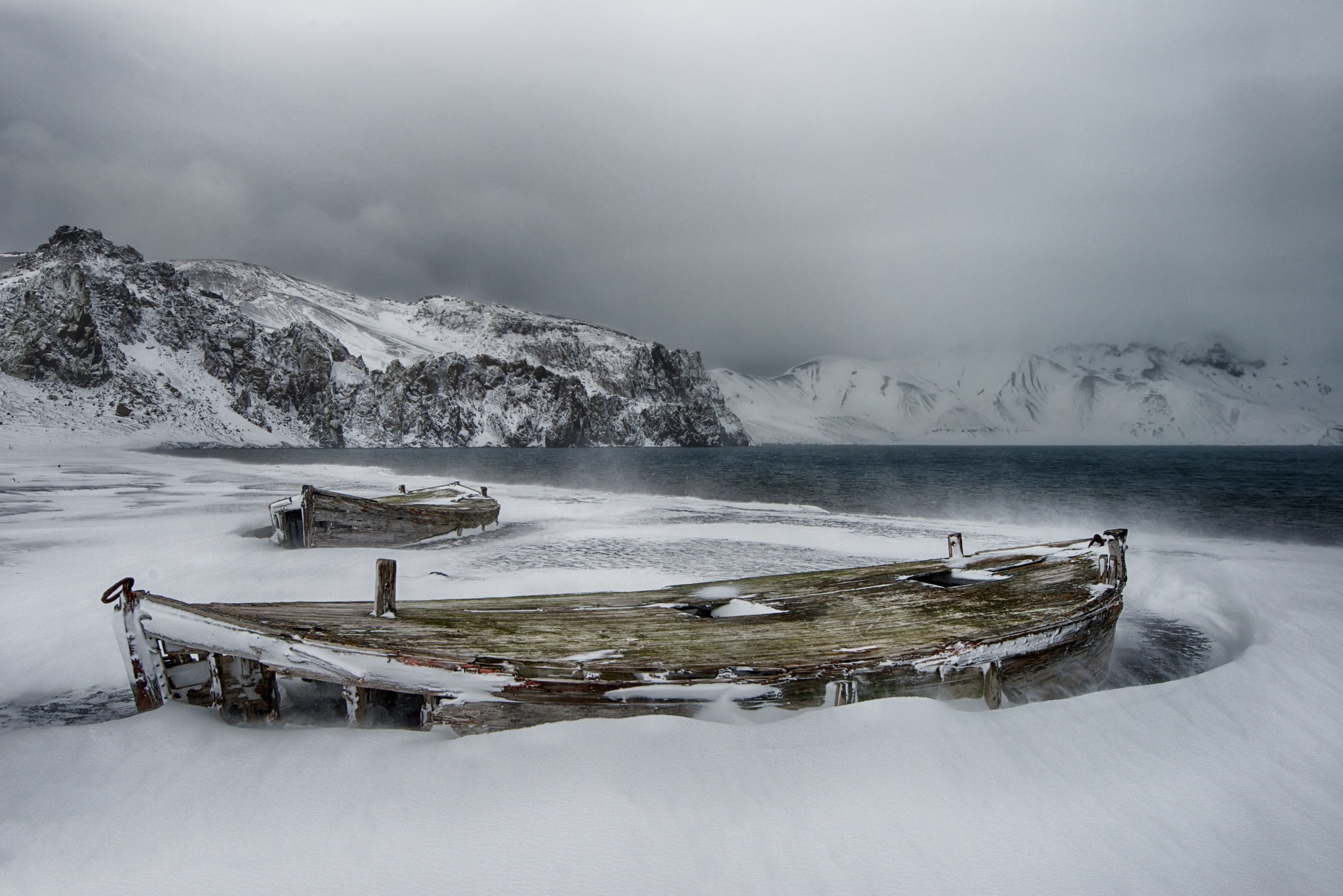 island of Deception, to the North of the Antarctic Peninsula, the archipelago of the South Shetland Islands, boats, snow, cold, abandonment, The Atlantic ocean, HD Wallpaper