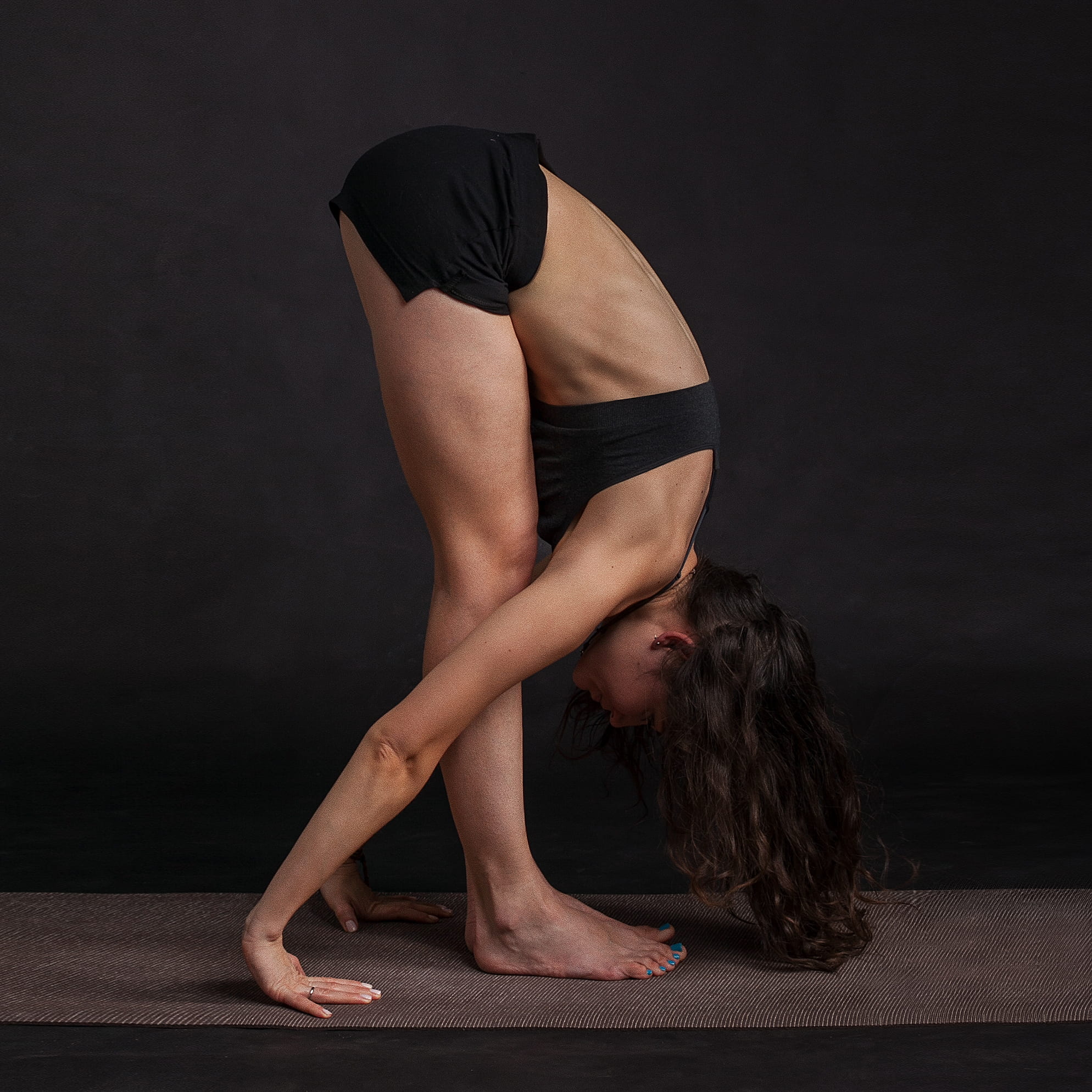 skin, indoors, wellbeing, flexibility, studio shot, people, exercising, supple, meditation, stretching, 1080P, hairstyle, women, sports clothing, sport, Phone HD Wallpaper