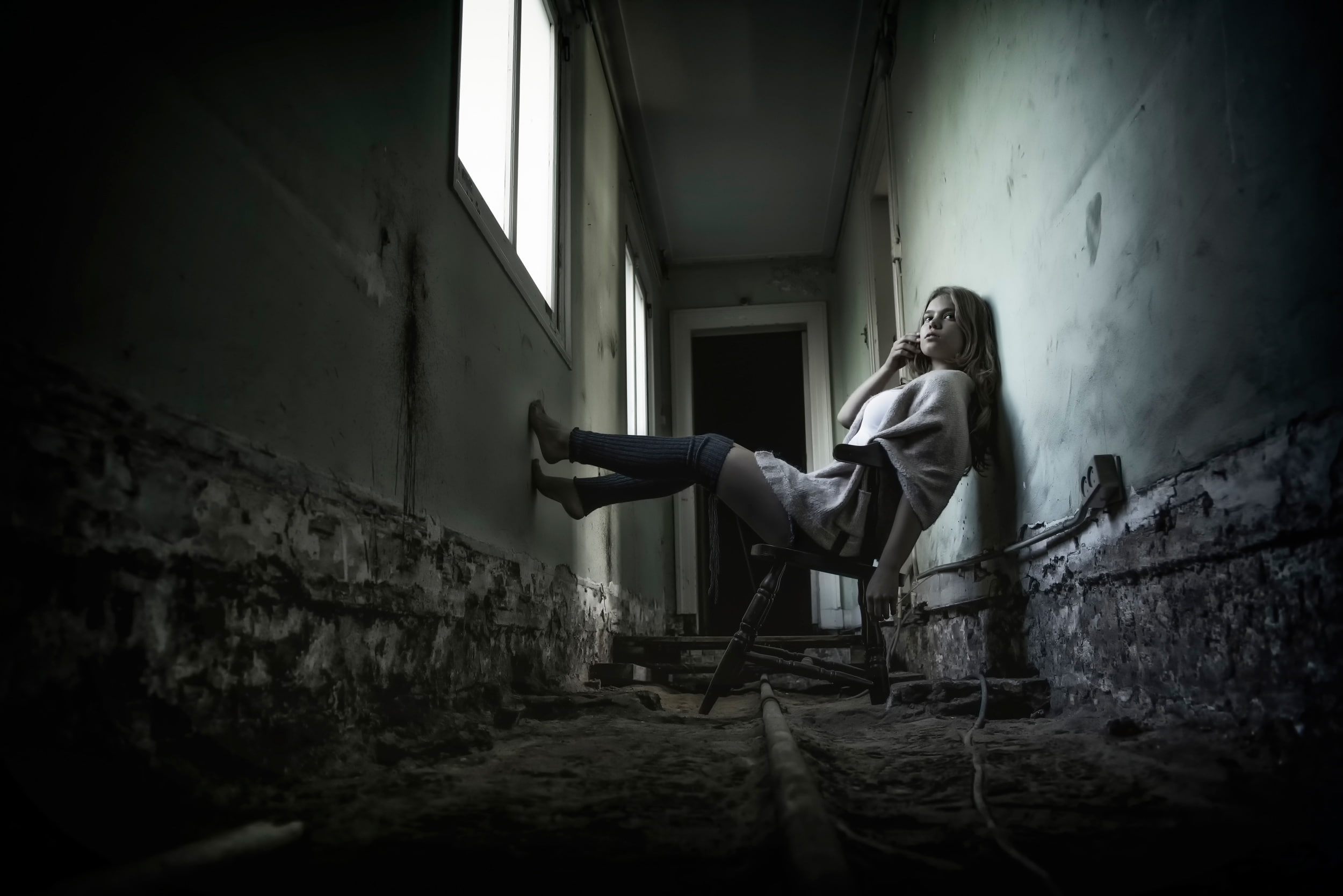 leg warmers, 1080P, legs, chair, corridor, girl, HD Wallpaper