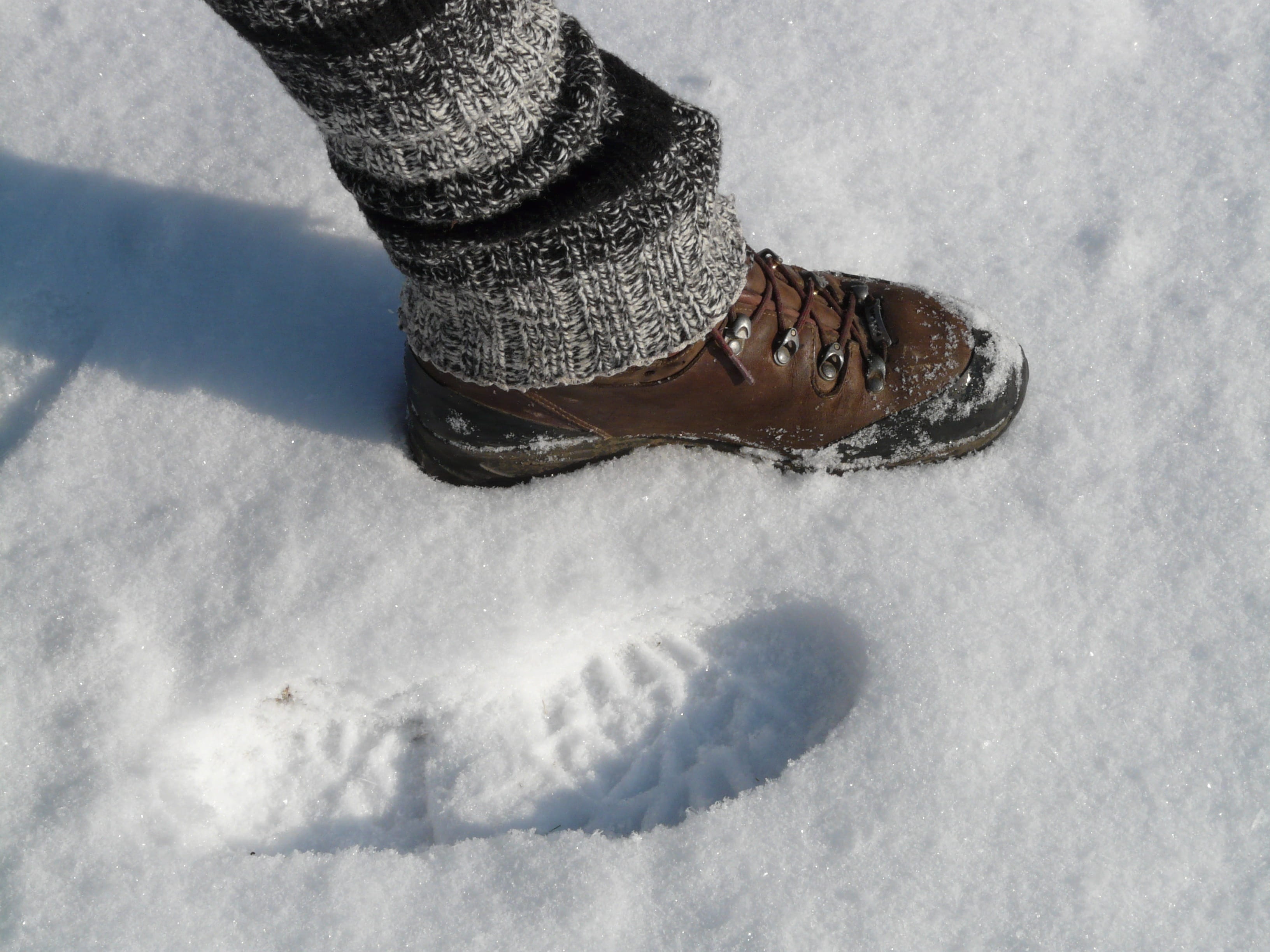 high angle view, real people, hiking shoes, human foot, cold temperature, snowcapped mountain, Footprint, leg warmers, human body part, Winter, field, outdoors, HD Wallpaper