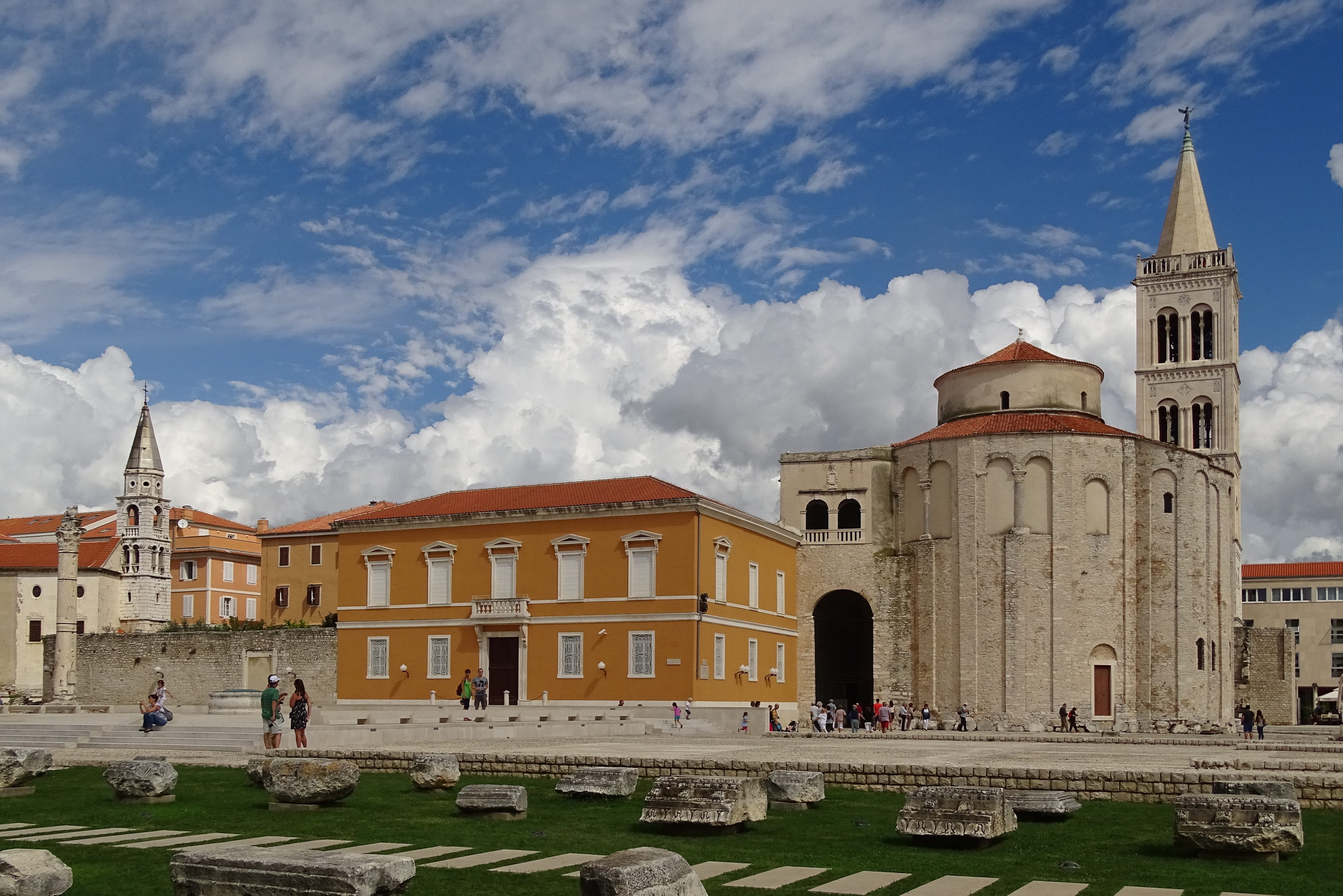 front, travel destinations, history, travel, standing, architectural column, spirituality, zadar, sky, day, old town, people, monastery, st donatus, sv donat, HD Wallpaper