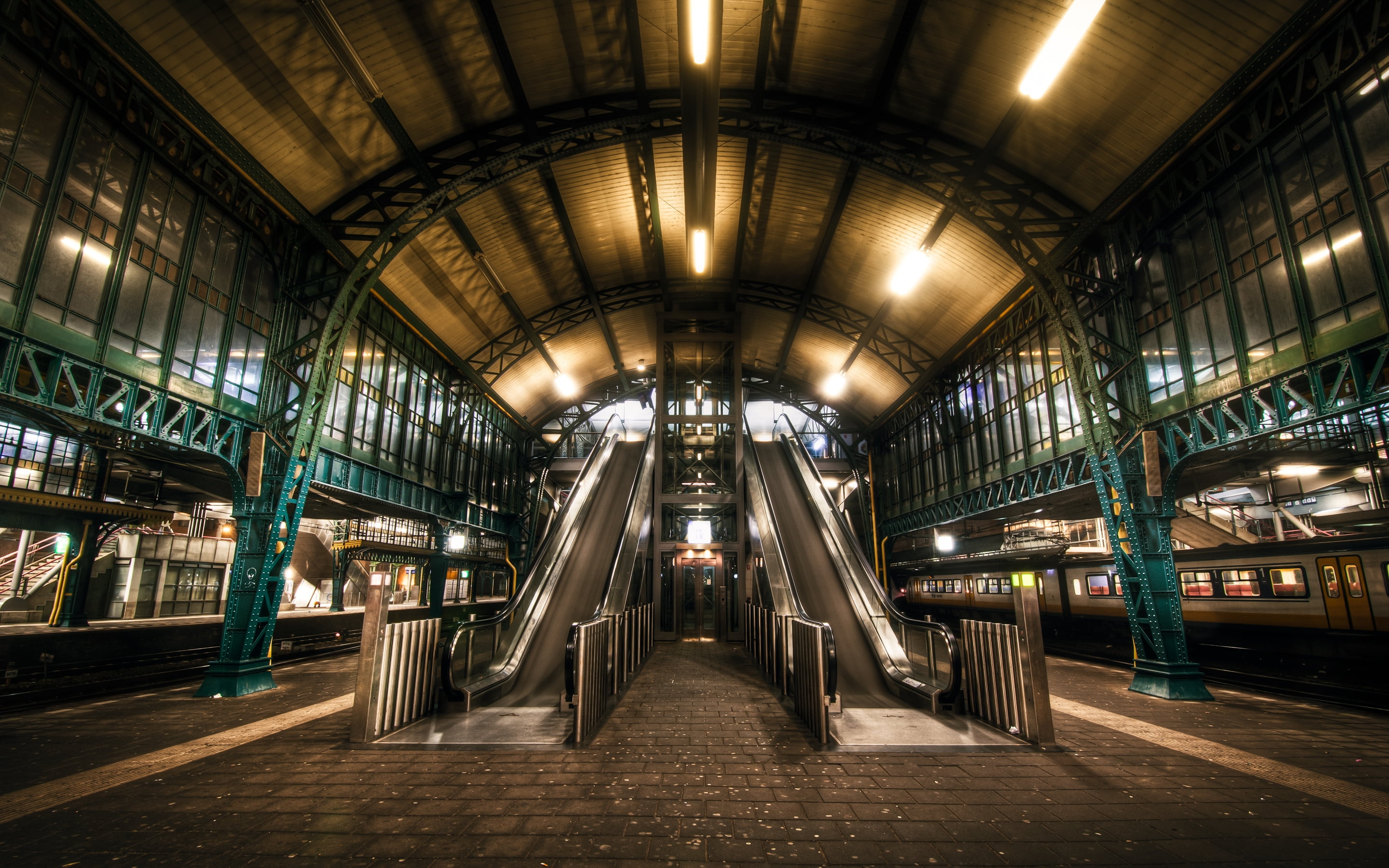 inside Of, built Structure, modern, direction, transportation, subway Station, ceiling, station, warehouse, netherlands, rail transportation, train, metal, HD Wallpaper