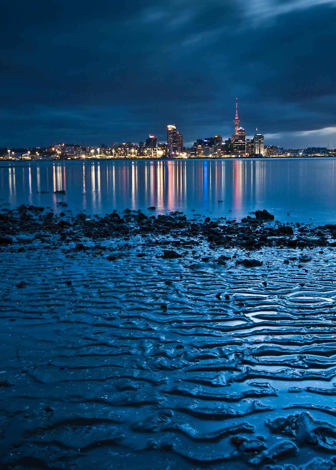 Auckland, rise, sky tower, high, us, water, sea, beach, bay, ripple, night, high rise buildings, lights, dusk, coastline, buildings, 720P, city, Phone HD Wallpaper