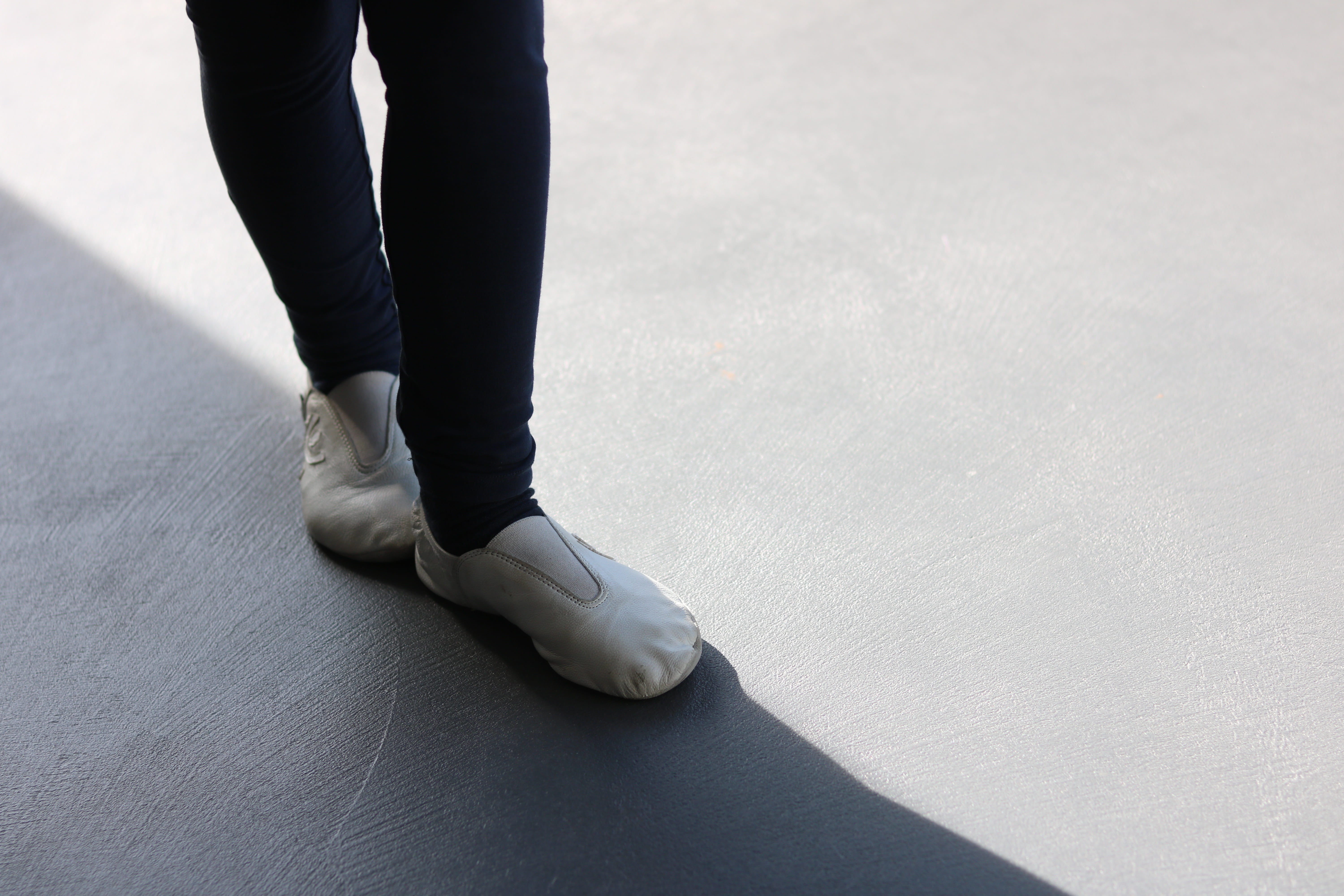tiptoe, dancing, standing, lifestyles, human limb, dance, low section, human body part, artistic gymnastics, ballet, 5K, flexible, simply, shoe, ballet shoe, HD Wallpaper