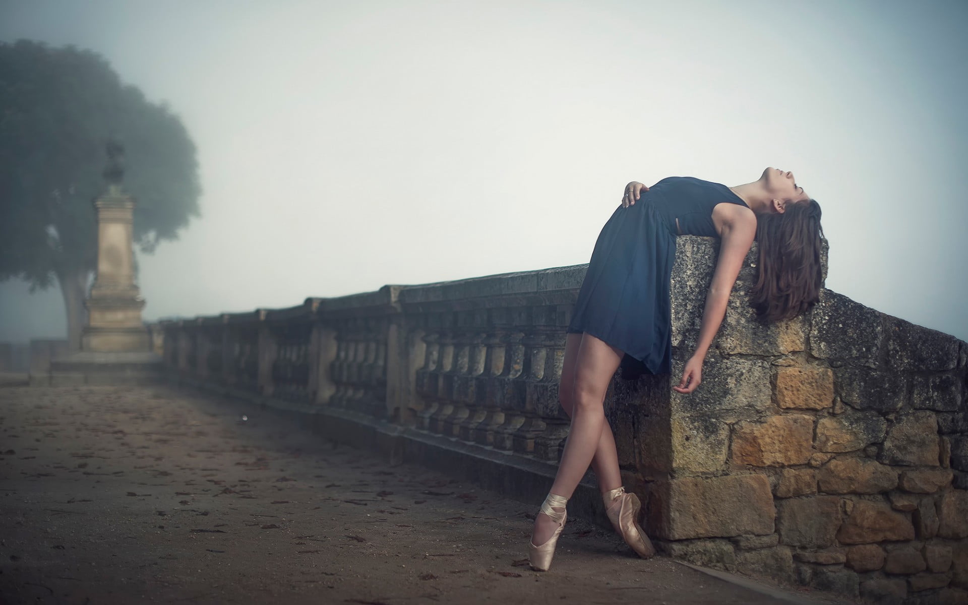 outdoors, 1080P, clothing, architecture, adult, one person, standing, leisure activity, long hair, day, dancer, nature, lifestyles, full length, dancing, HD Wallpaper