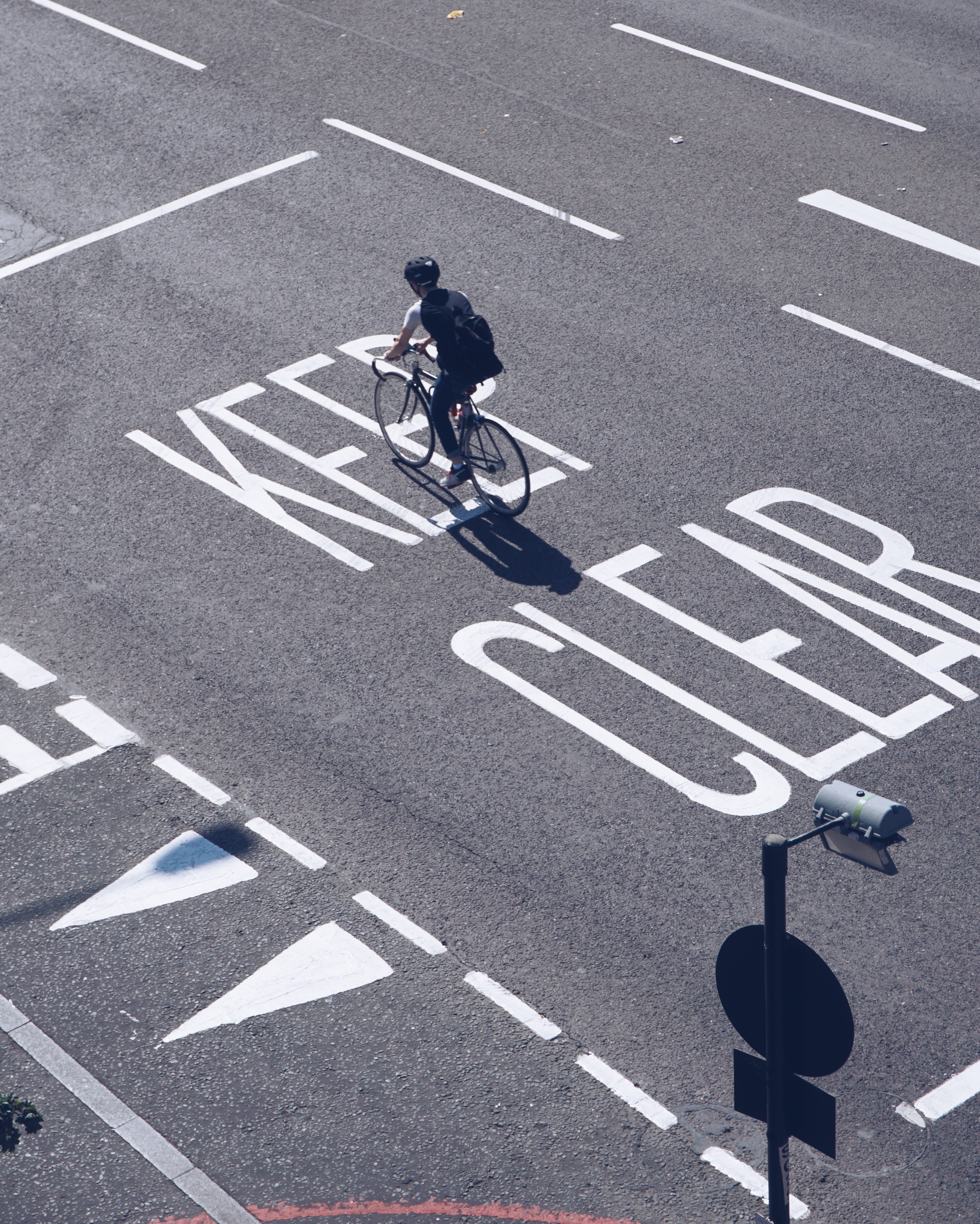 bike, sign, person, united kingdom, land vehicle, paint, sport, 4K, mode of transportation, cycling, road, city, street, men, road marking, marking, commute, Phone HD Wallpaper