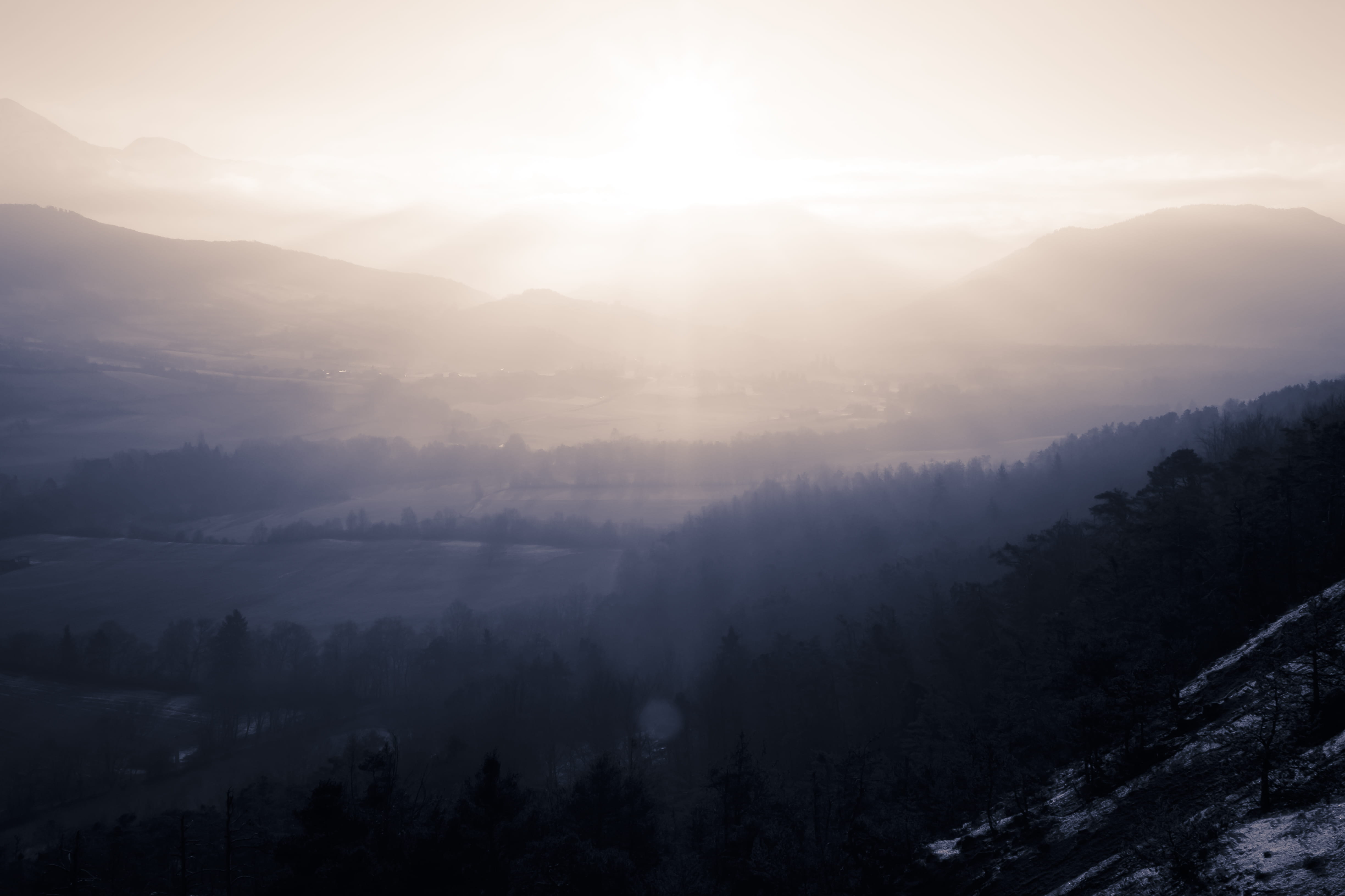 idyllic, photo, no people, cloud - sky, sunlight, sunrise, mountains, sunbeam, ethereal, outdoors, sun, rays, beauty in nature, mountain peak, HD Wallpaper