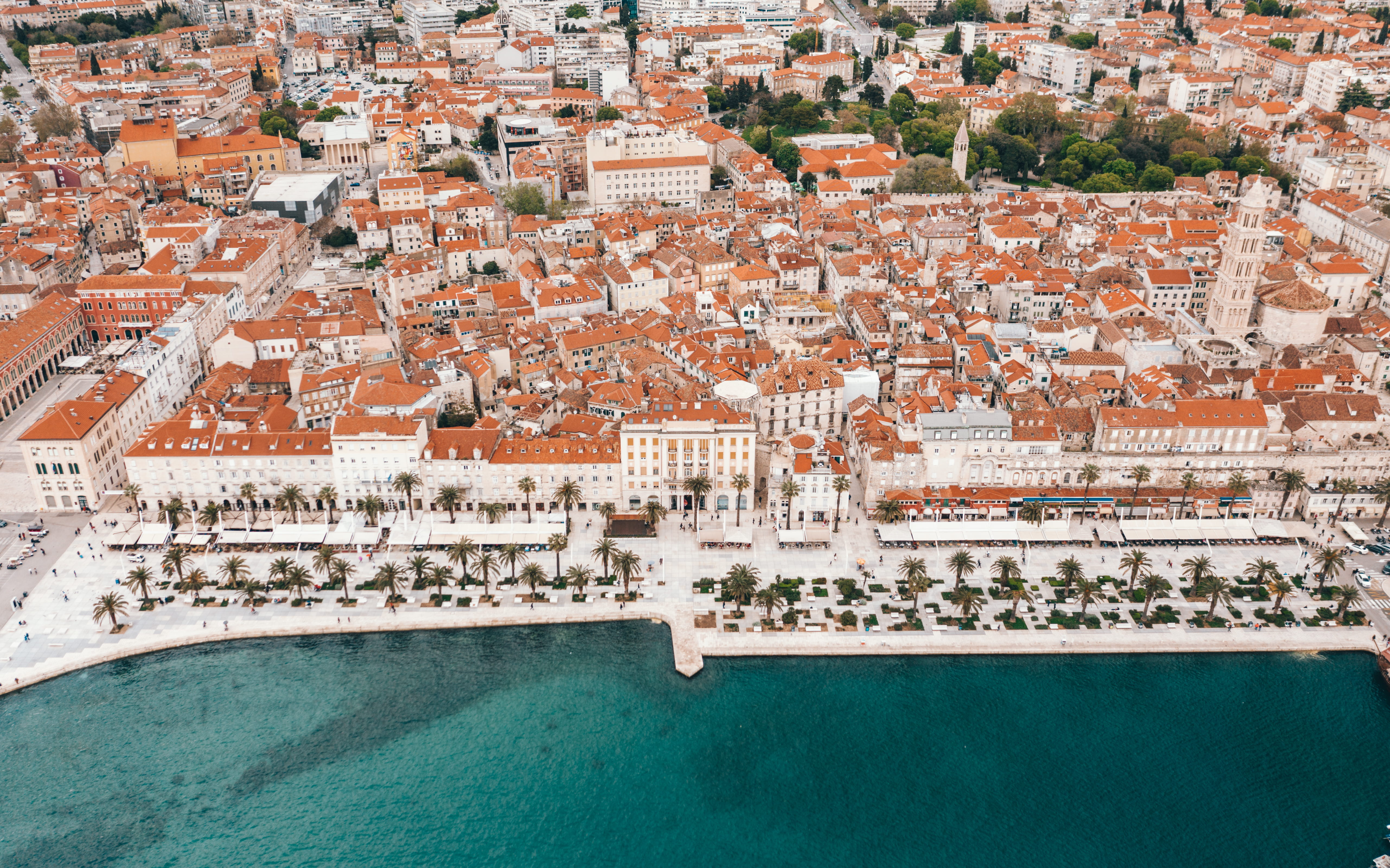 sea, no people, building exterior, land, 5K, water, tones, pool, travel, coast, luxury, travel destinations, tourism, residential district, cityscape, HD Wallpaper