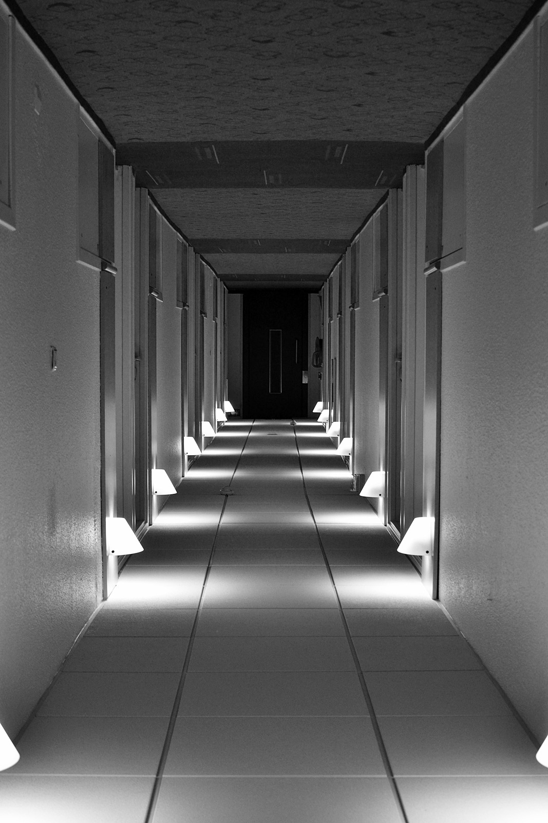 passageway, flooring, no People, interior, black And White, illuminated, ceiling, hotel hall, corridor, arcade, building, sunlight, the way forward, built structure, Phone HD Wallpaper