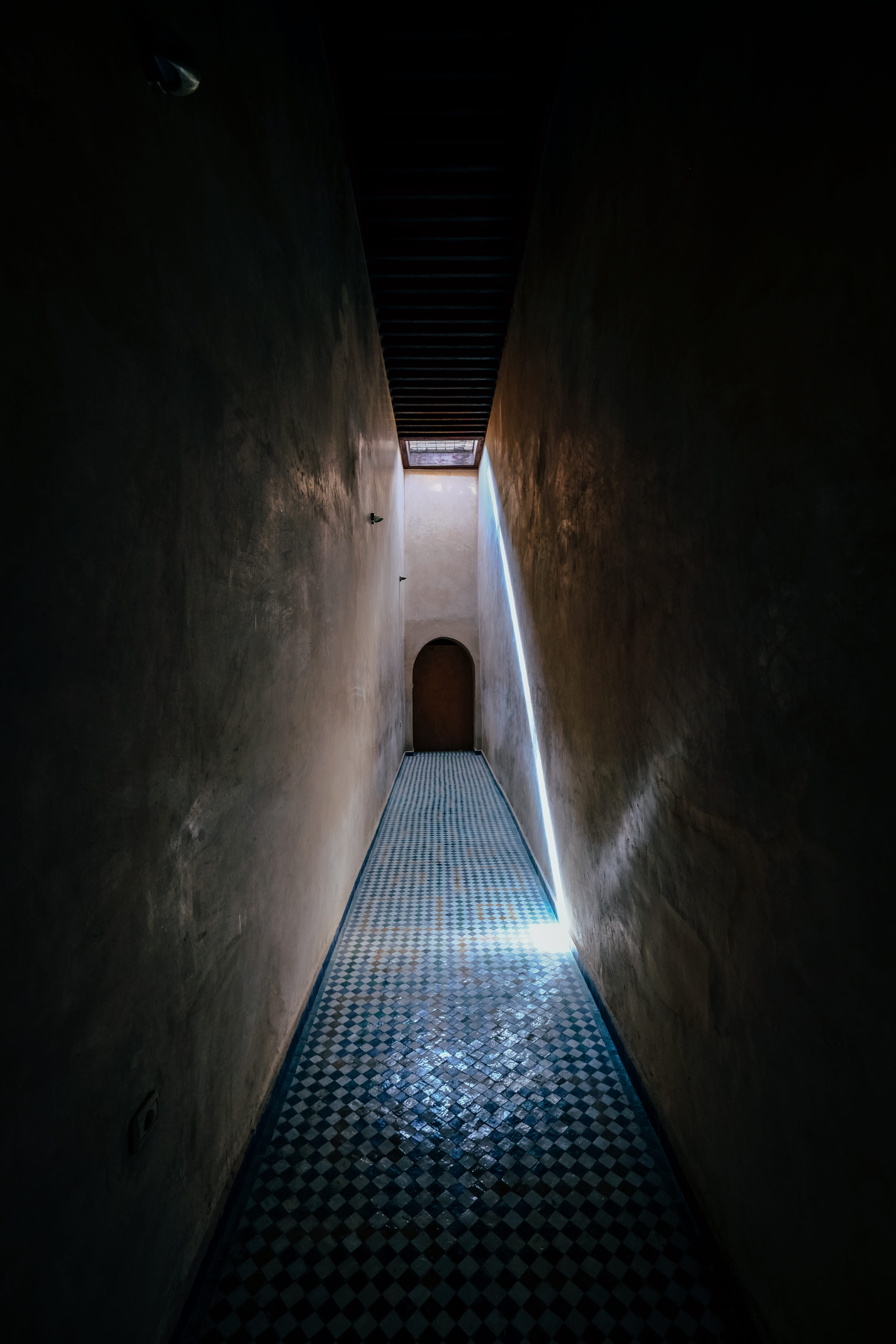 empty, ray of sunshine, dark, corridor, architecture, arch, tunnel, diminishing perspective, no people, building, gray, transportation, direction, passageway, Phone HD Wallpaper