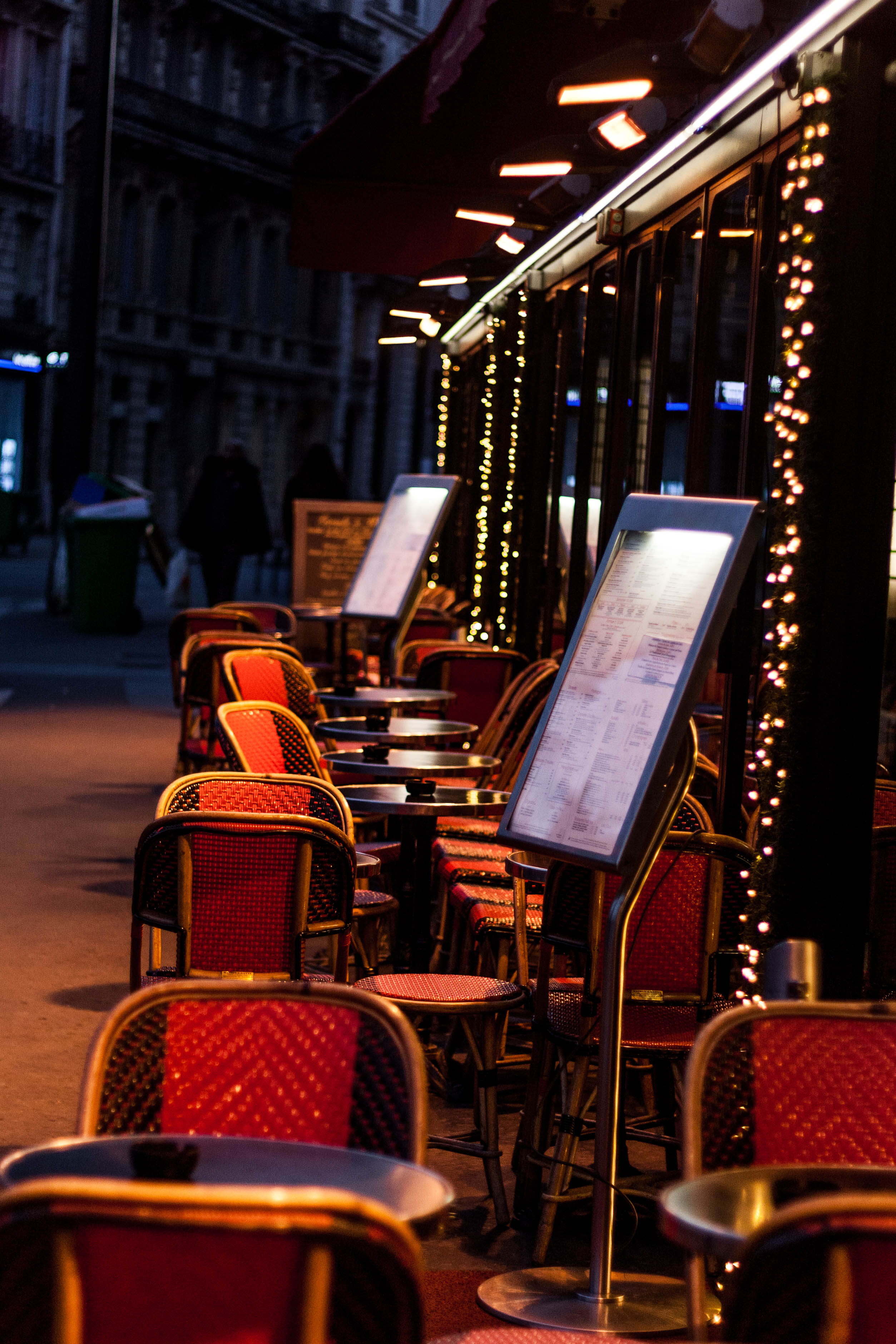 building, light, parisien, café, 2K, sitting, paris, nobody, night, matin, seat, red, arts culture and entertainment, bistro, arthur humeau, occupation, Phone HD Wallpaper