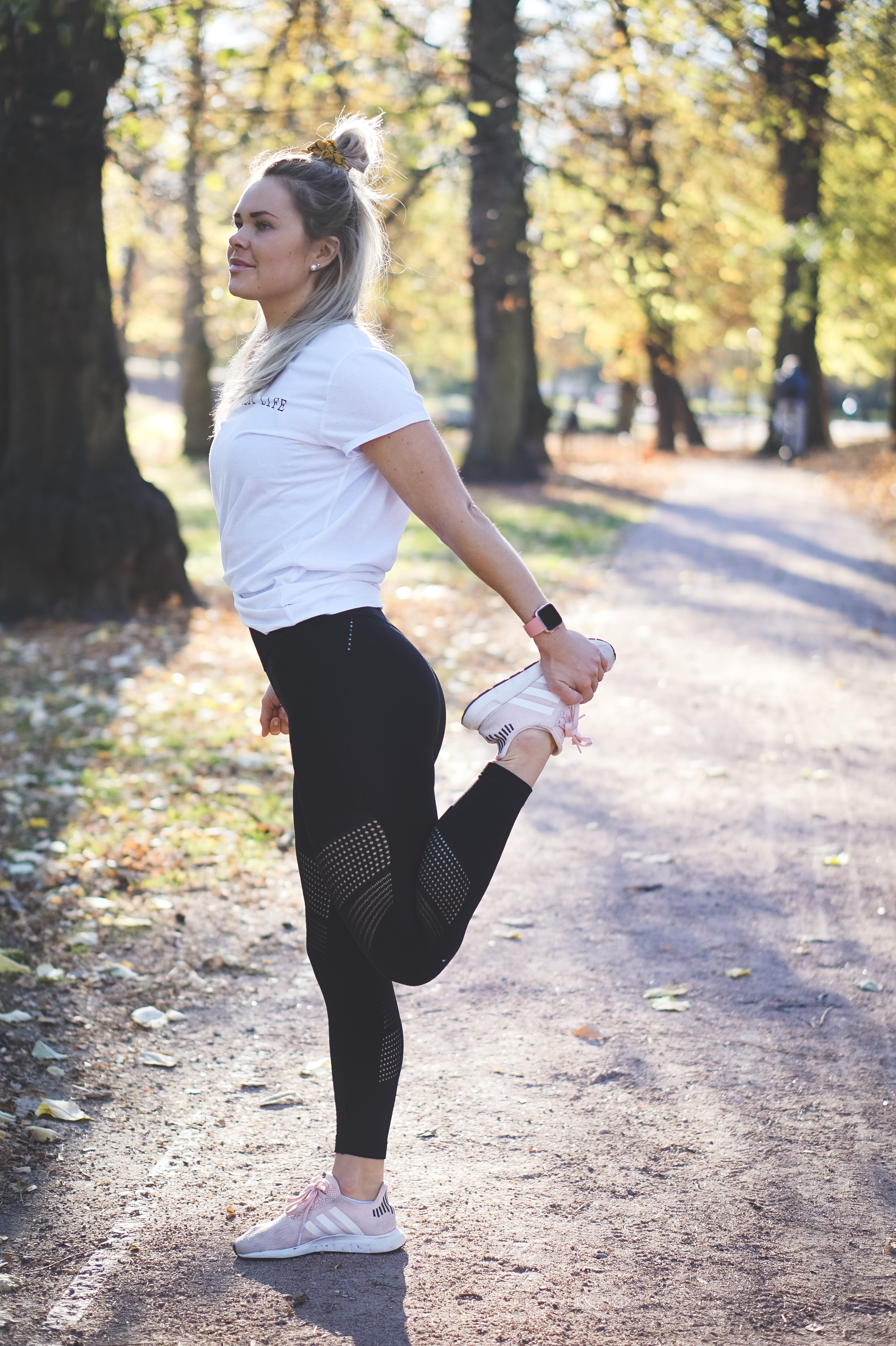 footpath, tree, shoe, stretching, plant, sports clothing, oslo, apparel, one person, woman, person, beautiful woman, norge, ground, young adult, exercising, Phone HD Wallpaper