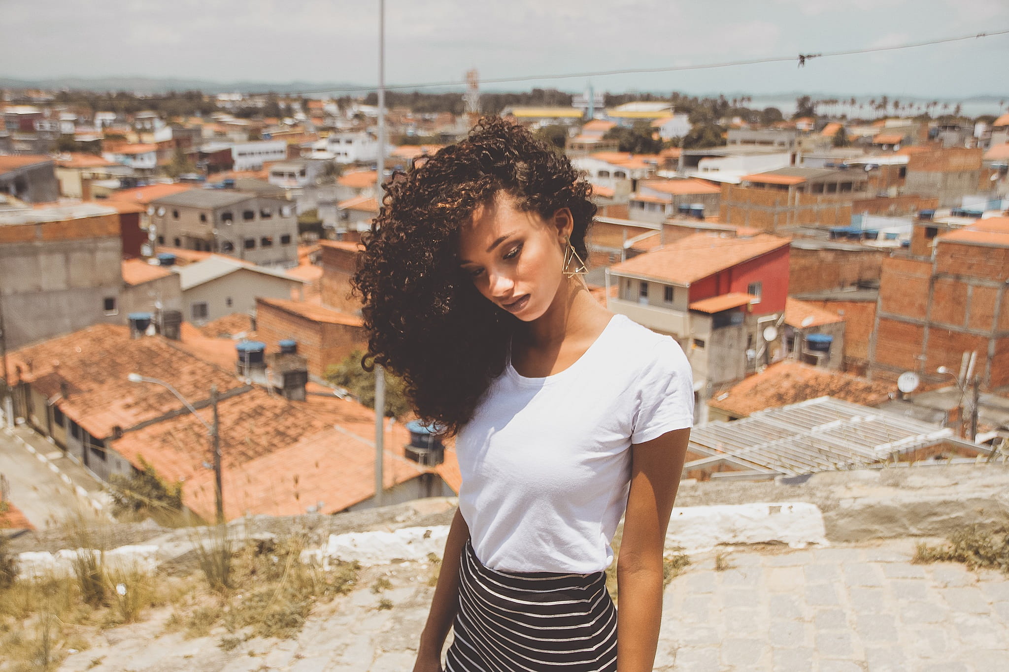 glamour, person, wind, cityscape, standing, building, posing, makeup, looking, elegance, real people, hairstyle, style, one person, building exterior, attractive, HD Wallpaper