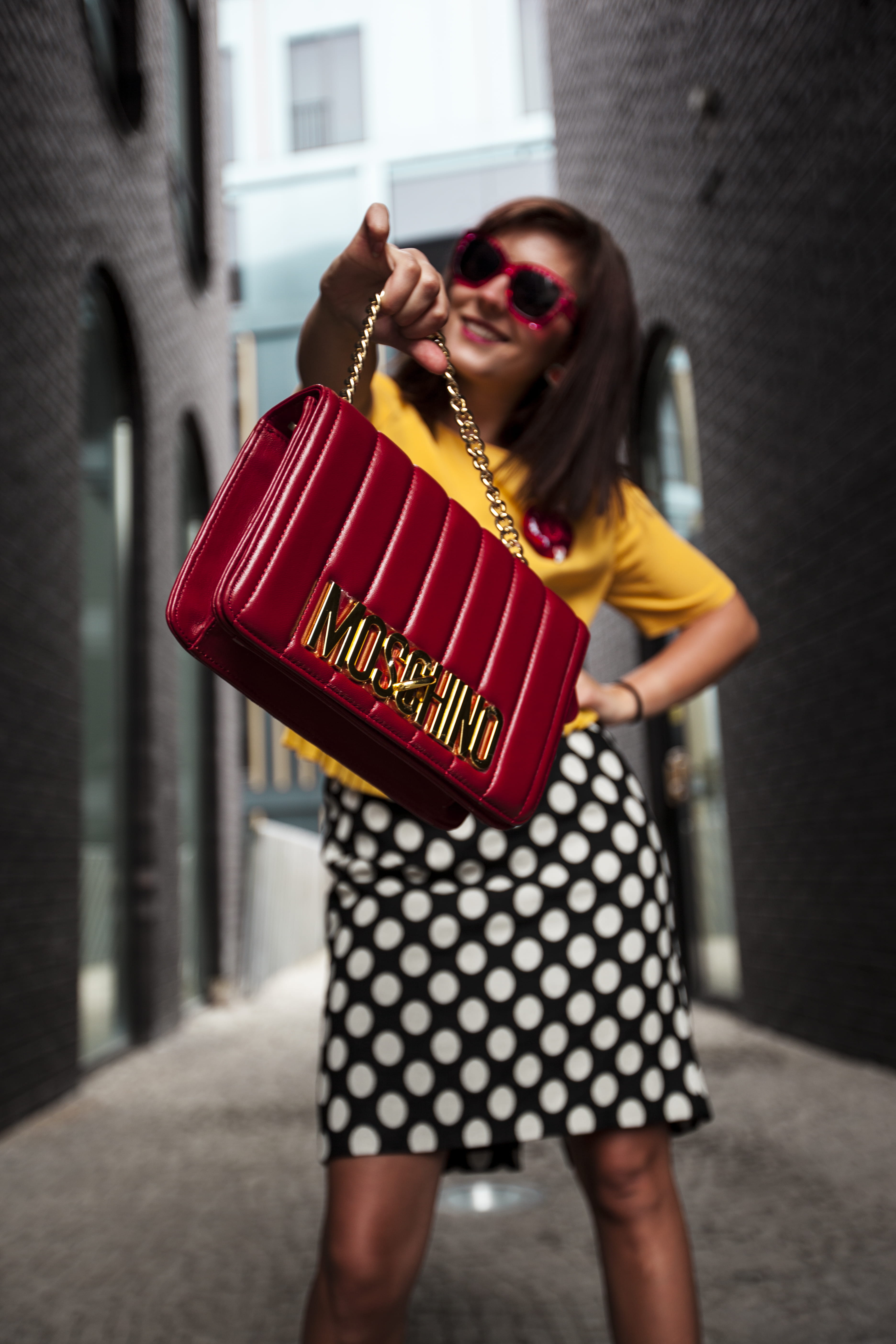 people, adult, pose, sunglasses, young, wear, fashion, outdoors, focus on foreground, t, man, handbag, polka dot, built structure, shirt, brunette, festival, Phone HD Wallpaper