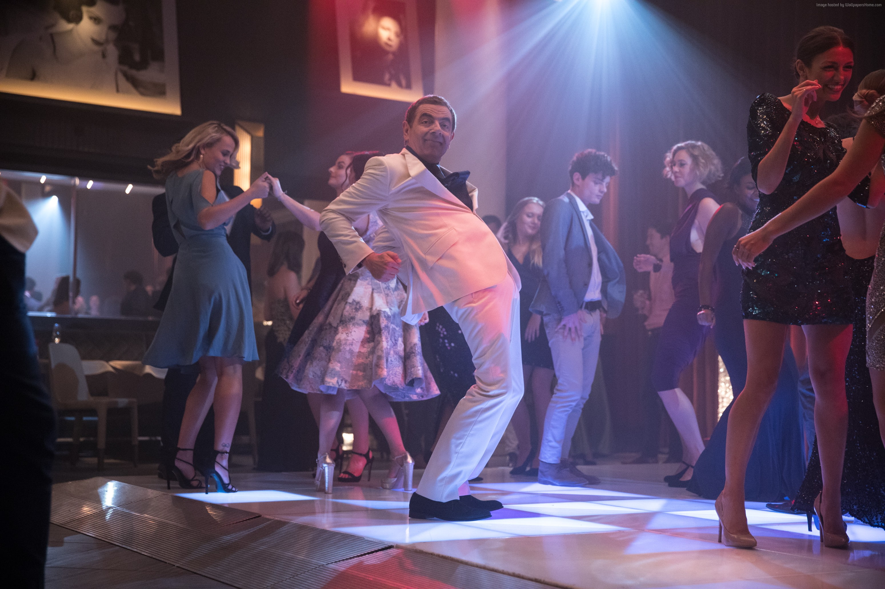 nightlife, indoors, young men, stage, arts culture and entertainment, dancing, full length, standing, women, fashion, group, crowd, togetherness, 4k, young adult, HD Wallpaper