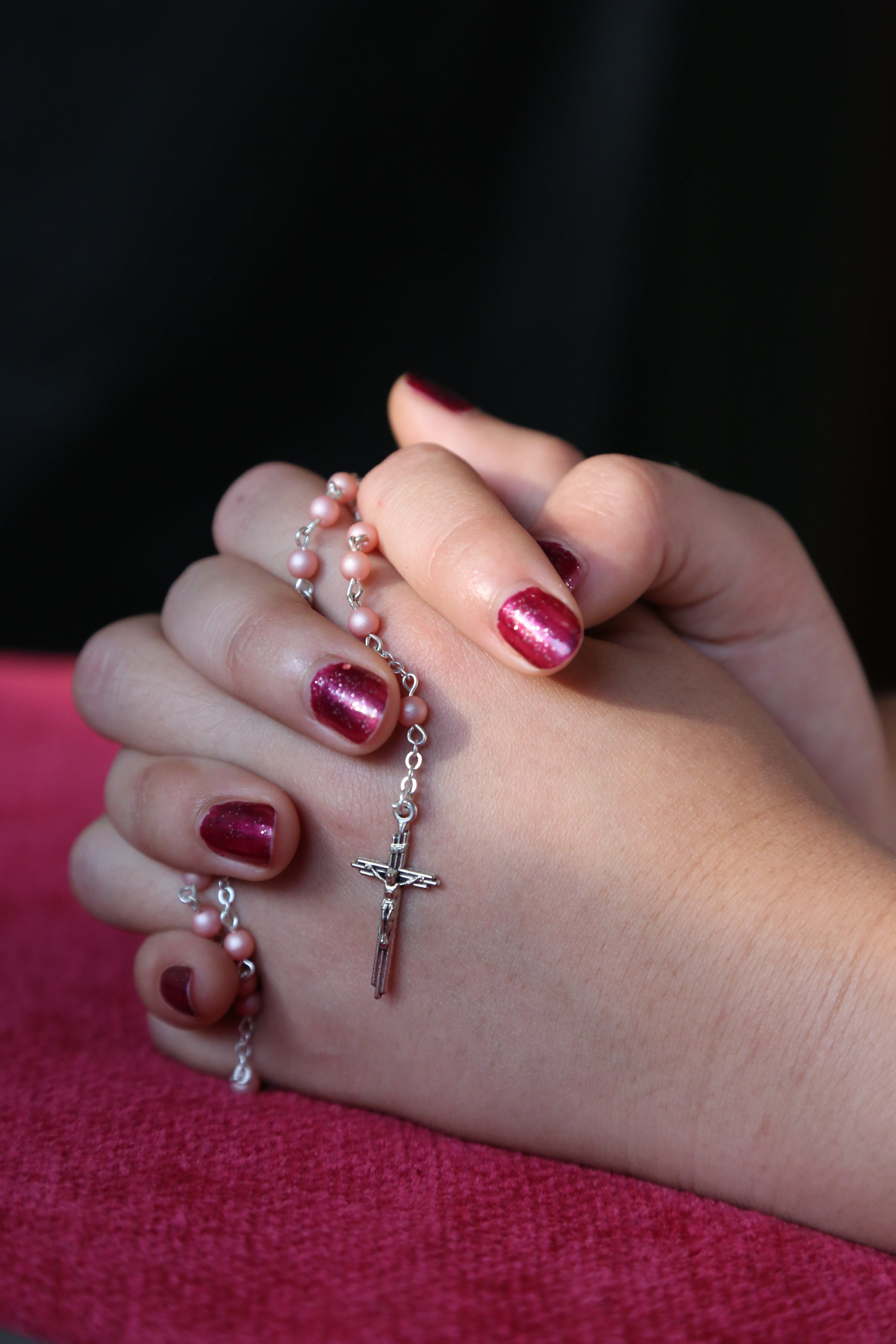 lady, human body part, red, close-up, indoors, pray, fingernail, elegant, black background, one person, jewelry, nail, nail polish, rosary, hand, bracelet, Phone HD Wallpaper