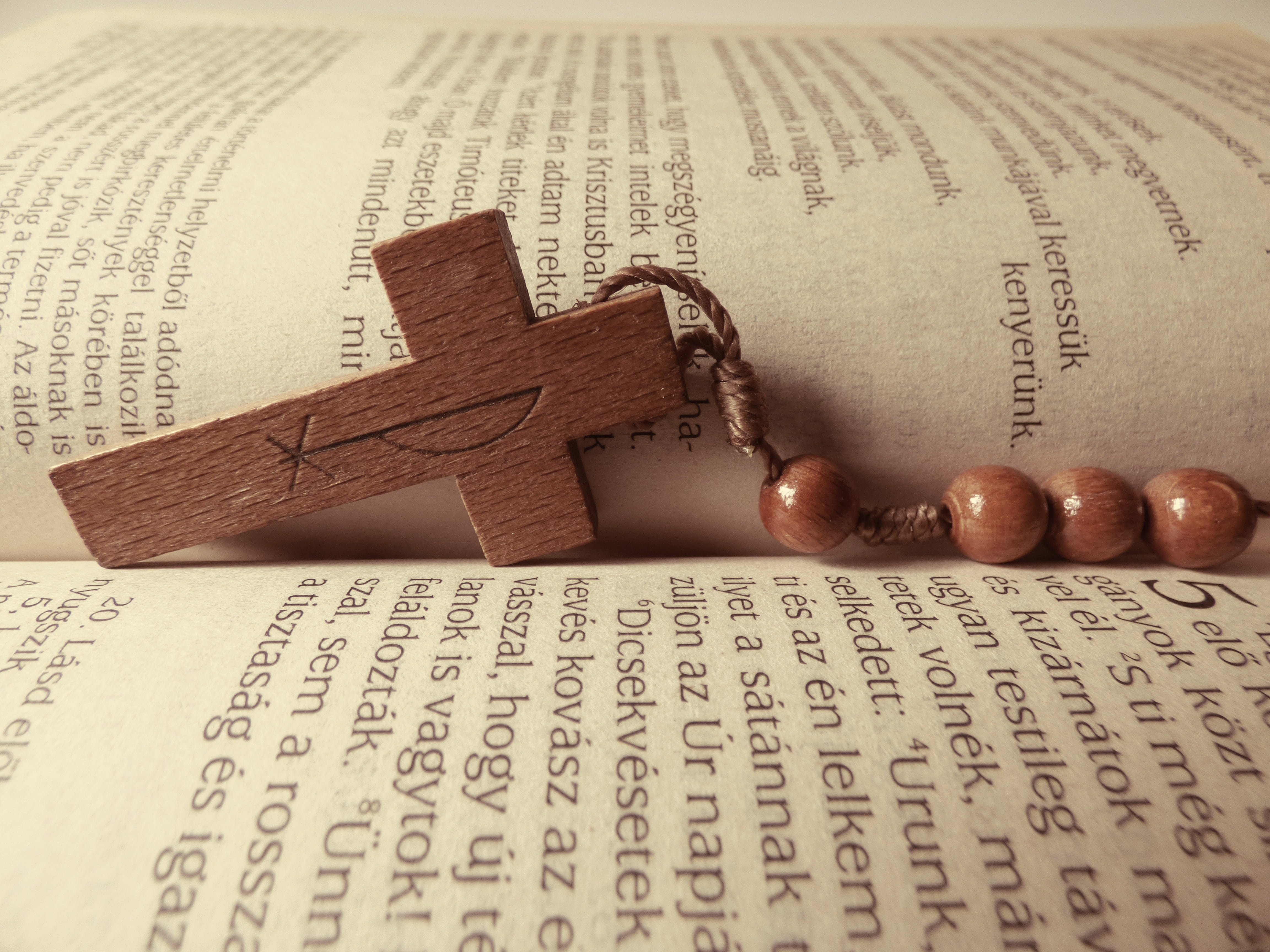reader, number, god, church, trading, text, jesus Christ, book, currency, economy, paper currency, pages, paper, rosary Beads, bible, praying, religion, HD Wallpaper