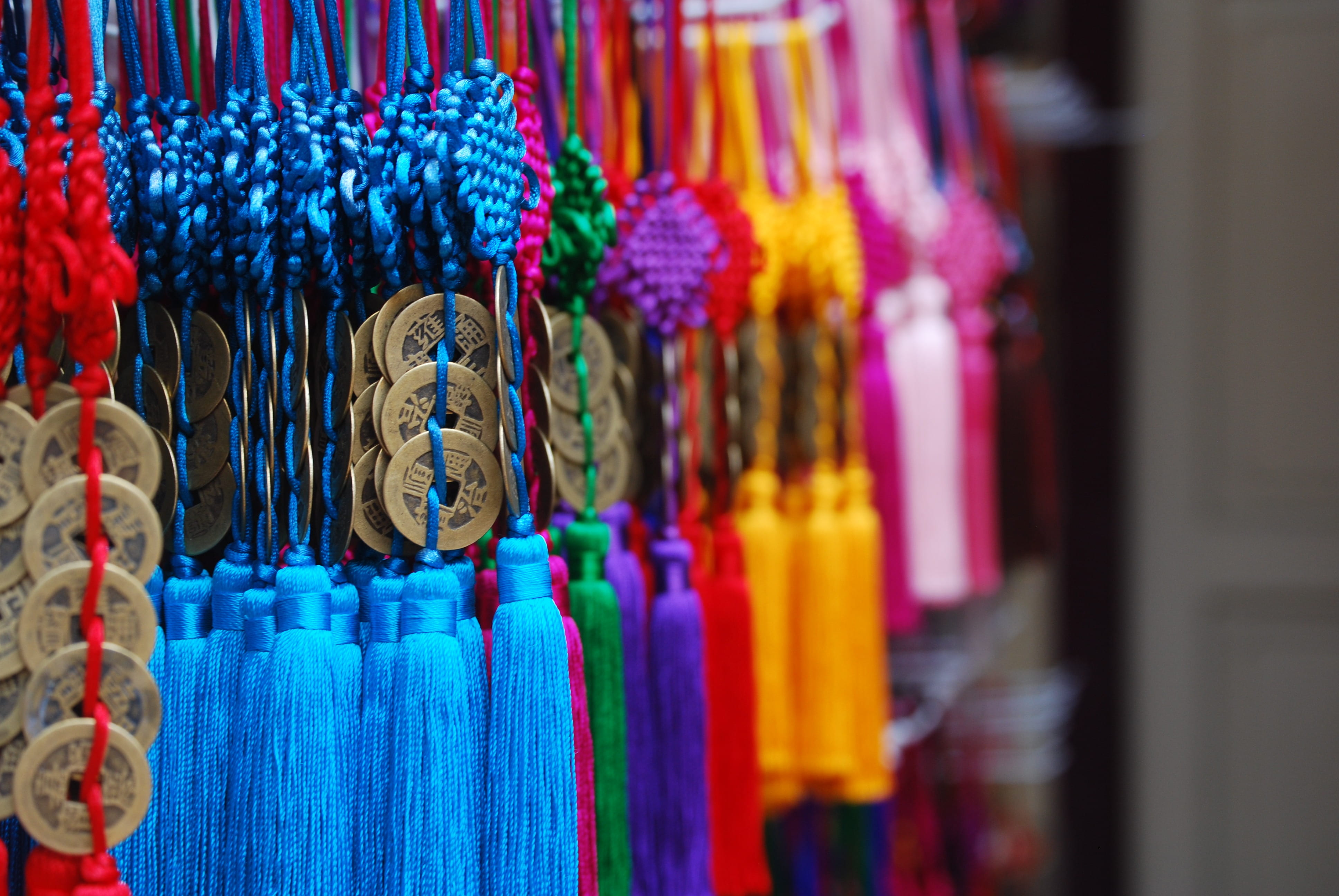 pile, in a row, consumerism, 4K, no people, color, misbaha, close-up, retail, multi colored, selective focus, market stall, prayer, small business, variation, HD Wallpaper