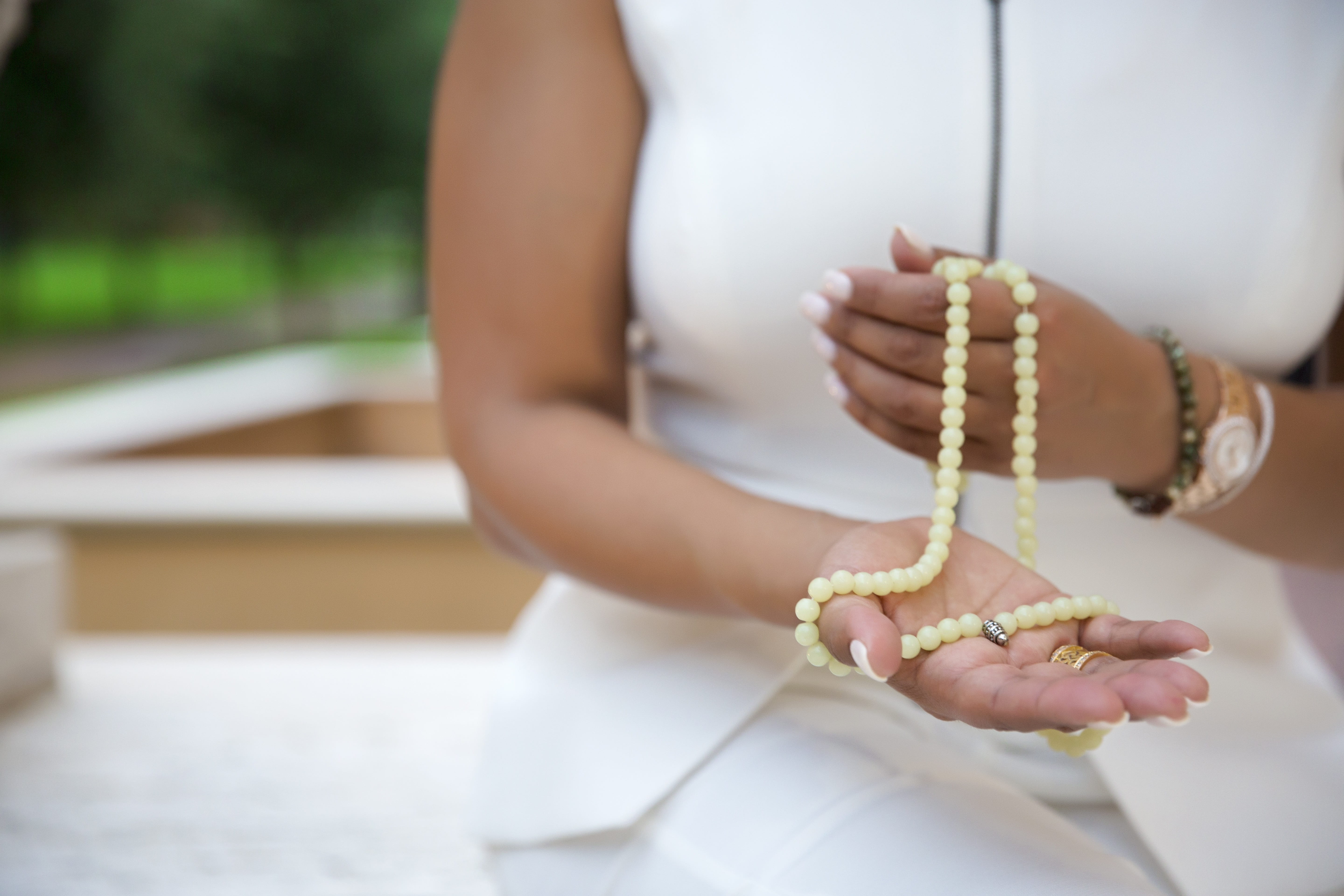 close-up, prayer, focus on foreground, clothing, 5K, preparation, people, one person, meditation, bracelet, human body part, woman, necklace, misbaha, HD Wallpaper
