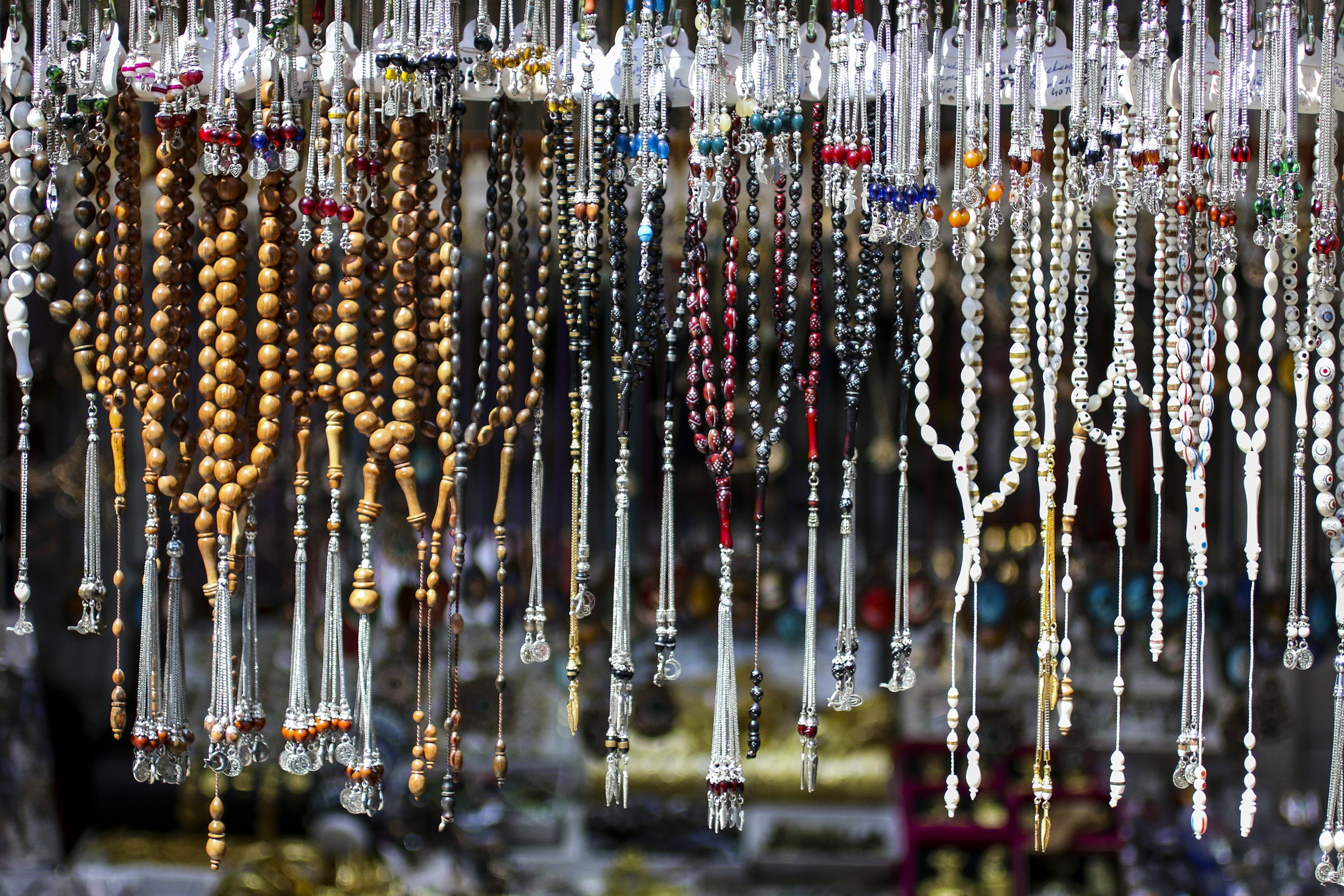 hanging, arrangement, close-up, retail, cami, misbaha, market, assorted, religion, for sale, silver rosary, 2K, islam, water, abundance, choice, selective focus, HD Wallpaper