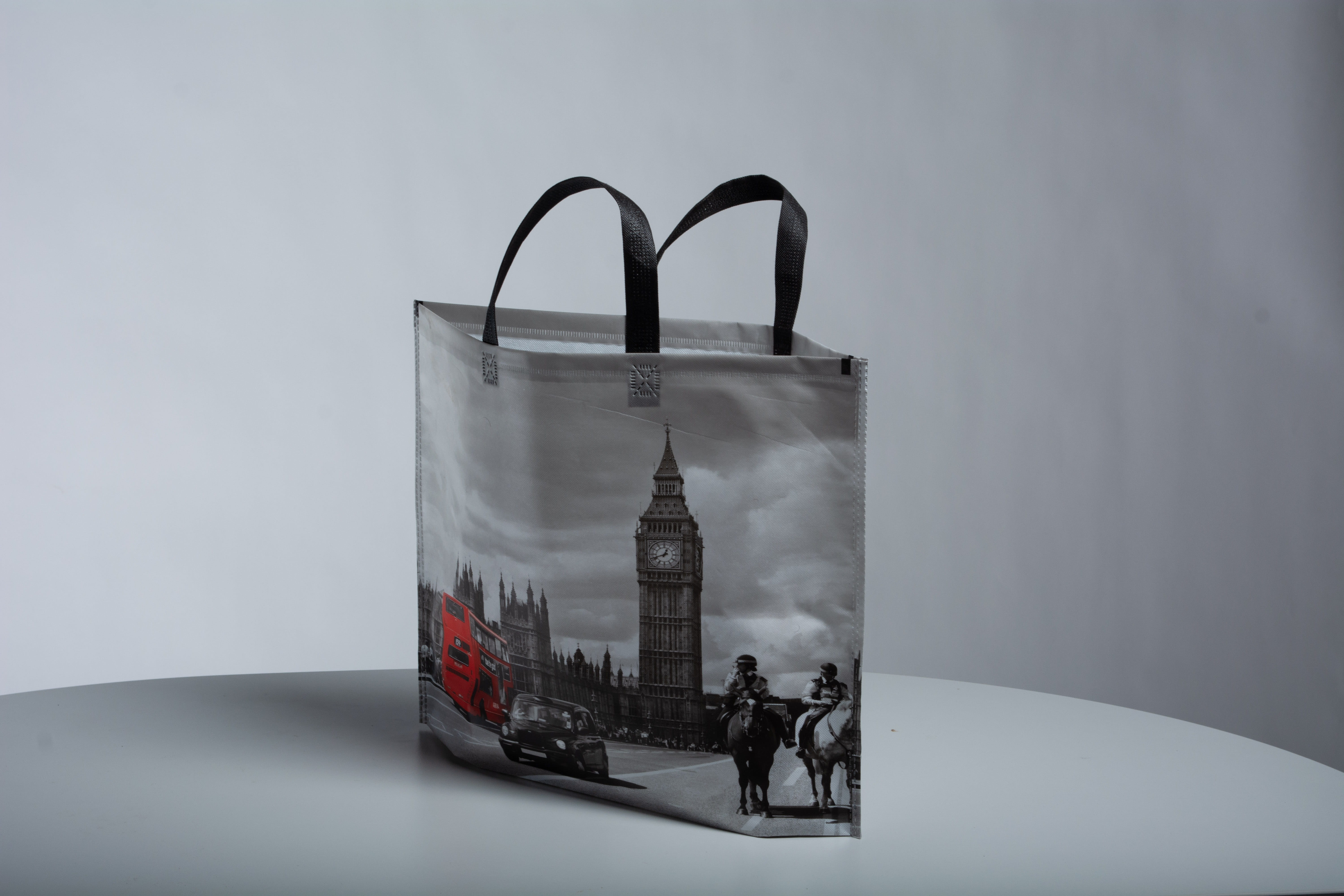 men, merchandise, real people, package, transparent, lifestyles, gift, business, still life, handle, market, architecture, indoors, non woven bag, nature, HD Wallpaper