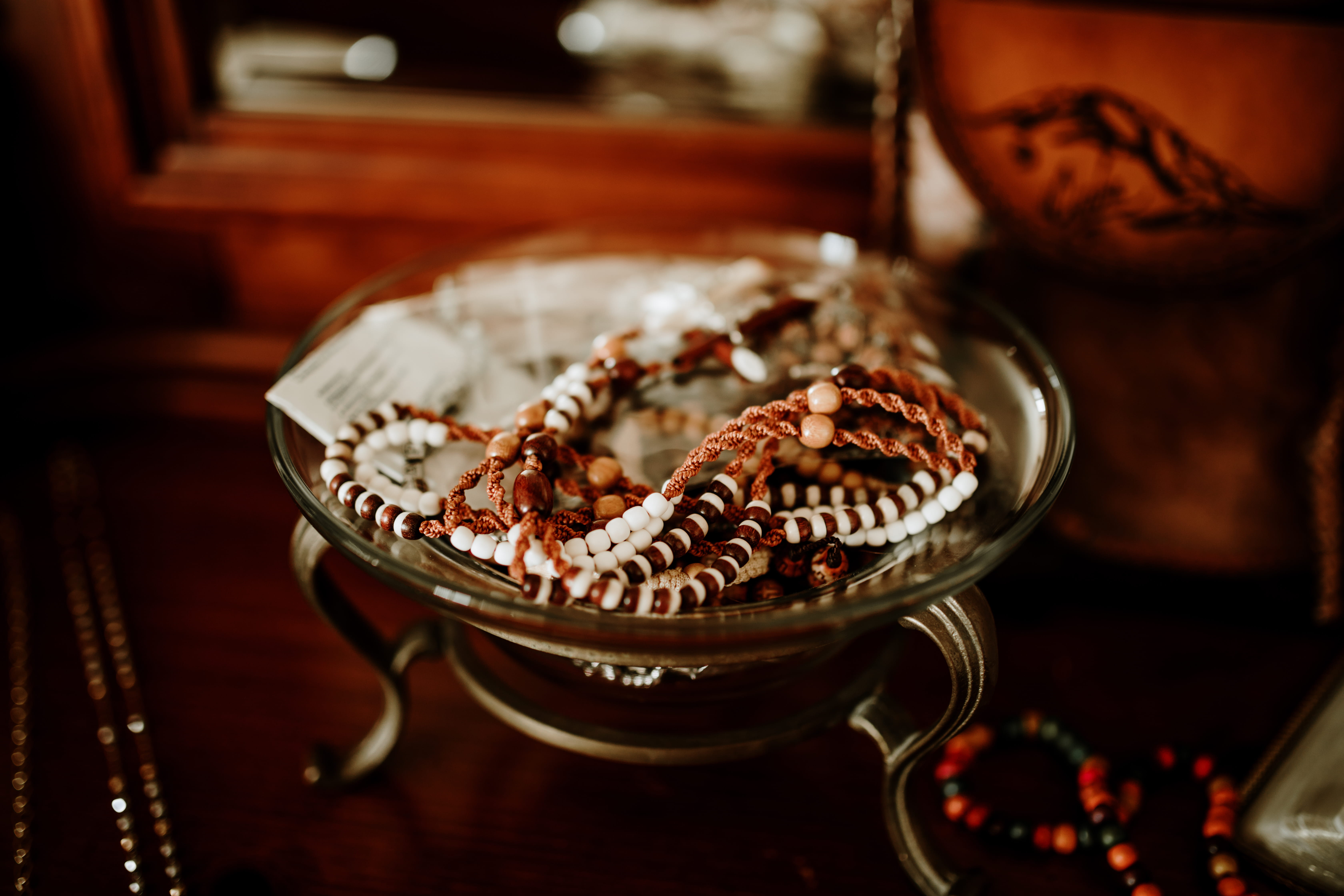 crockery, accessory, person, building, no people, photo, still life, wood - material, focus on foreground, beaded, selective, architecture, shrine, accessories, HD Wallpaper