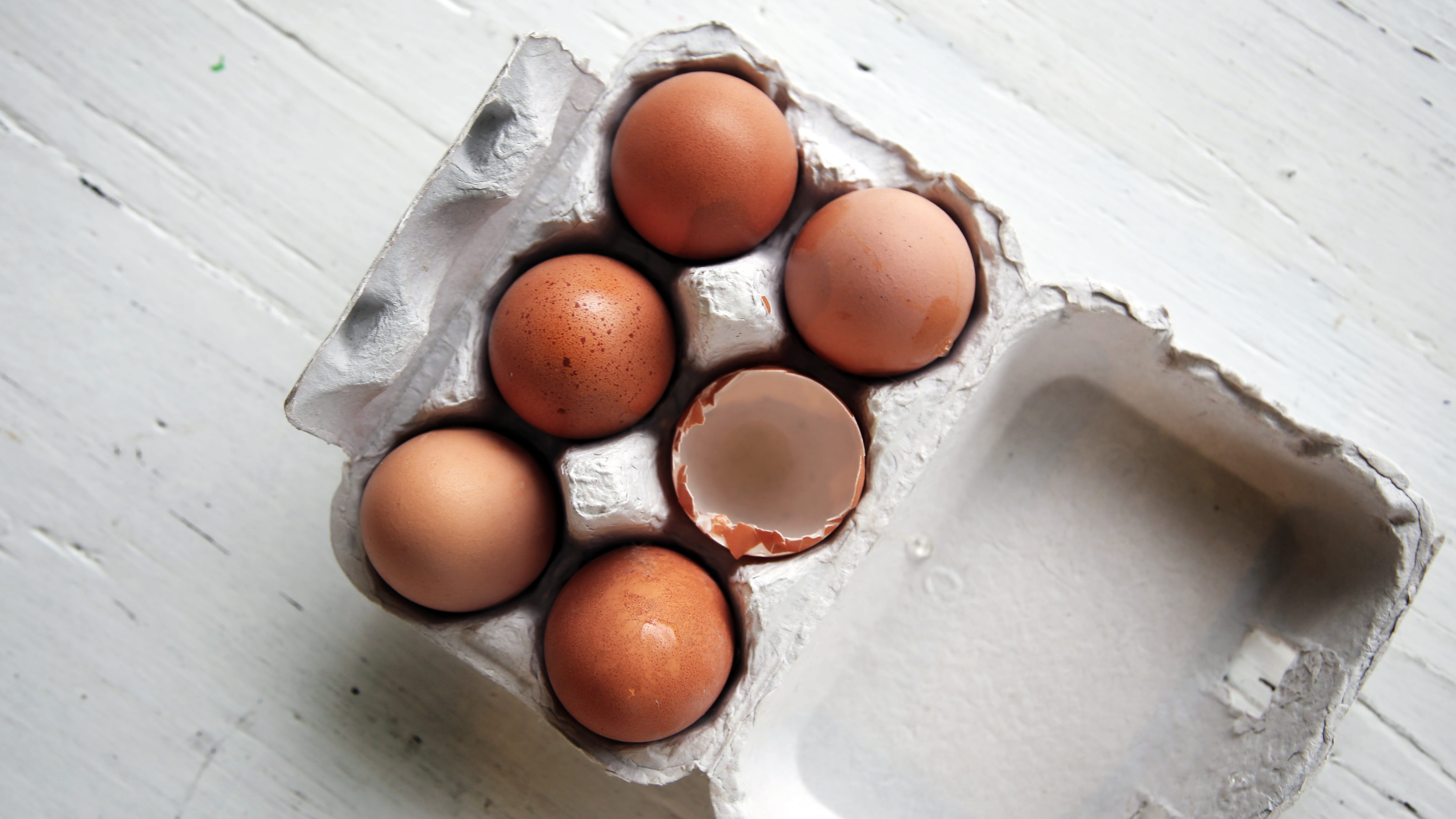 eggs, morning, indoors, close-up, egg yolk, ingredients, breakfast, directly above, range, 4K, egg carton, egg, broken, food and drink, healthy eating, HD Wallpaper