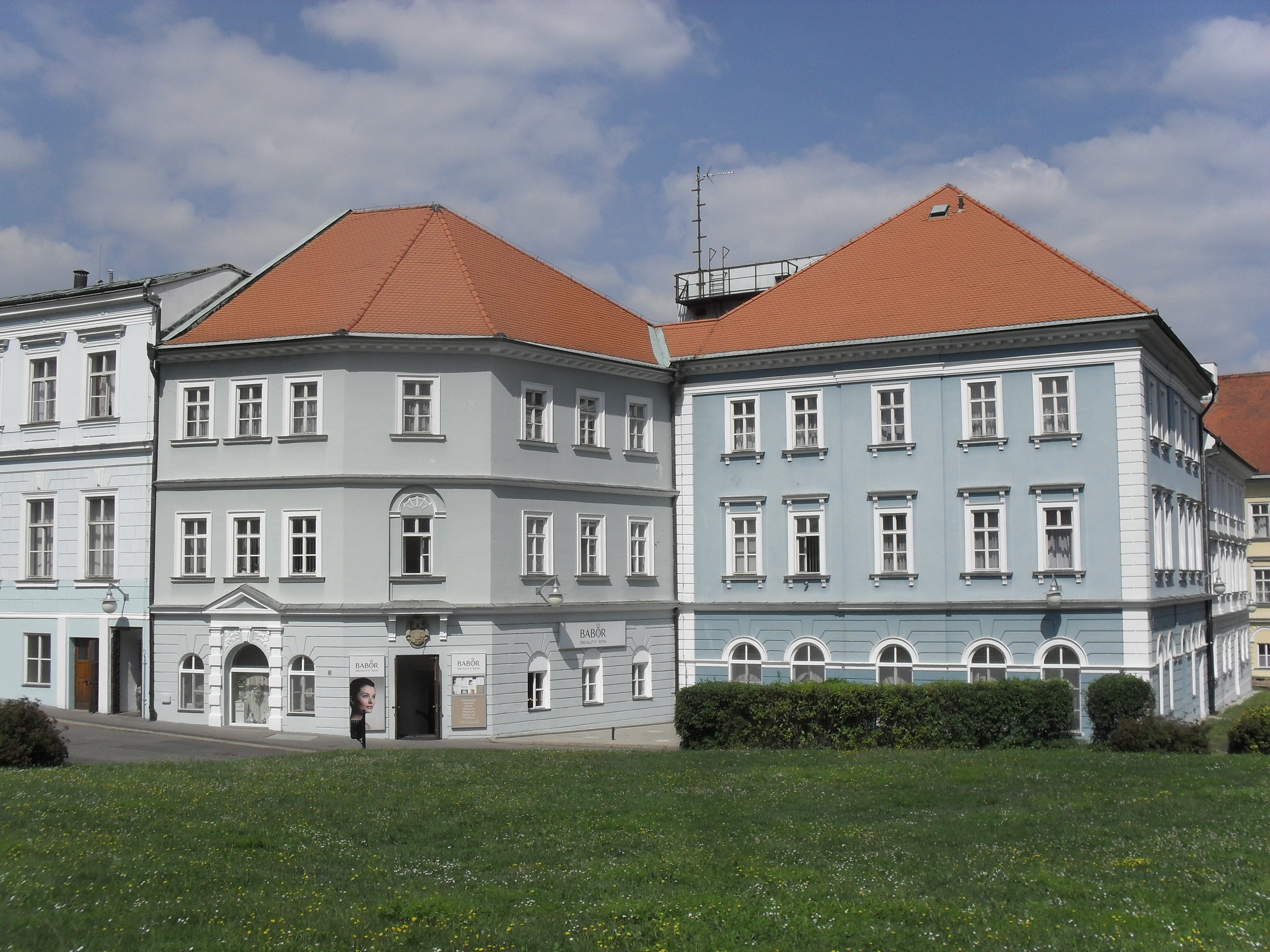 europe, day, 2K, house, no people, beethoven, tower, building, teplice, sky, town, view, city, in a row, plant, destination, architecture, roof, residential district, HD Wallpaper