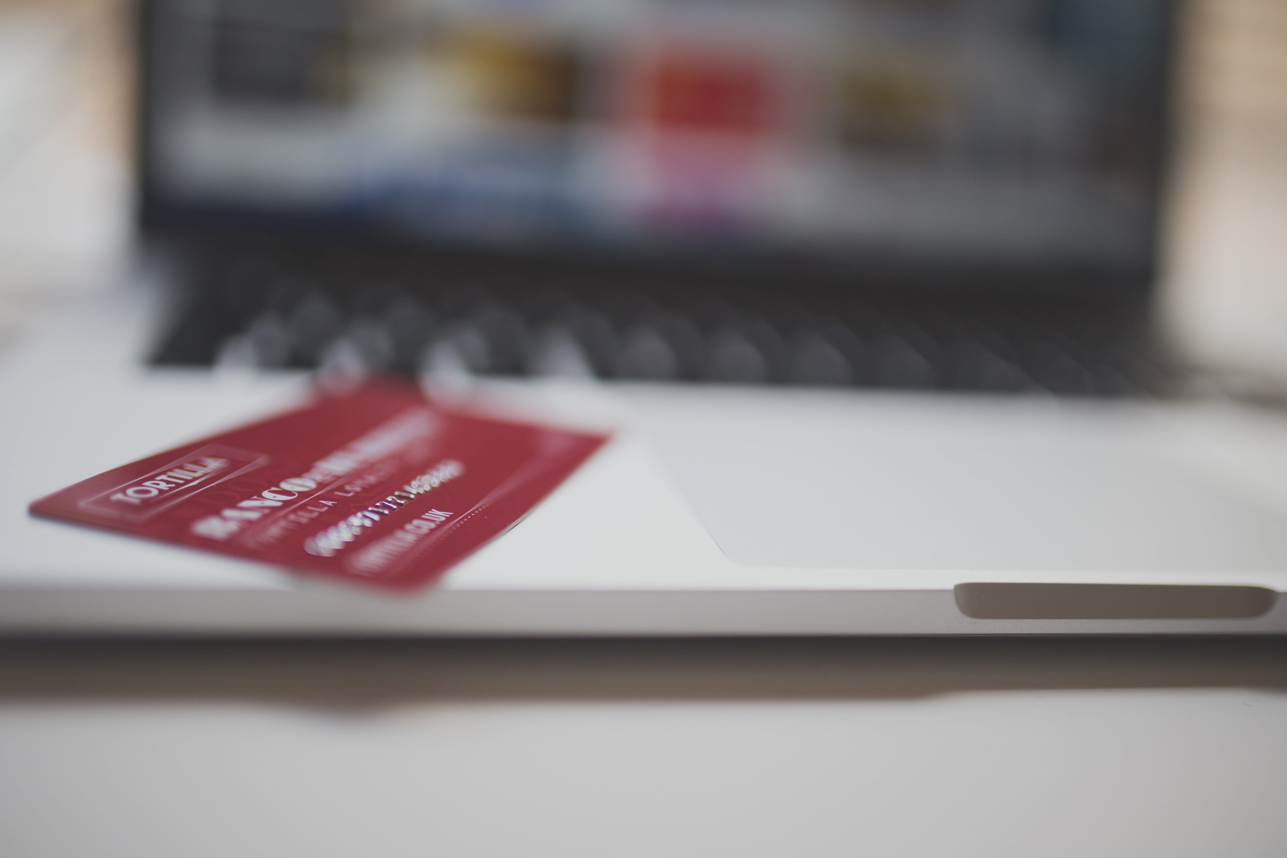 technology, 4K, business, connection, focus on foreground, western script, keyboard, close-up, credit card, wireless technology, red, table, computer, HD Wallpaper