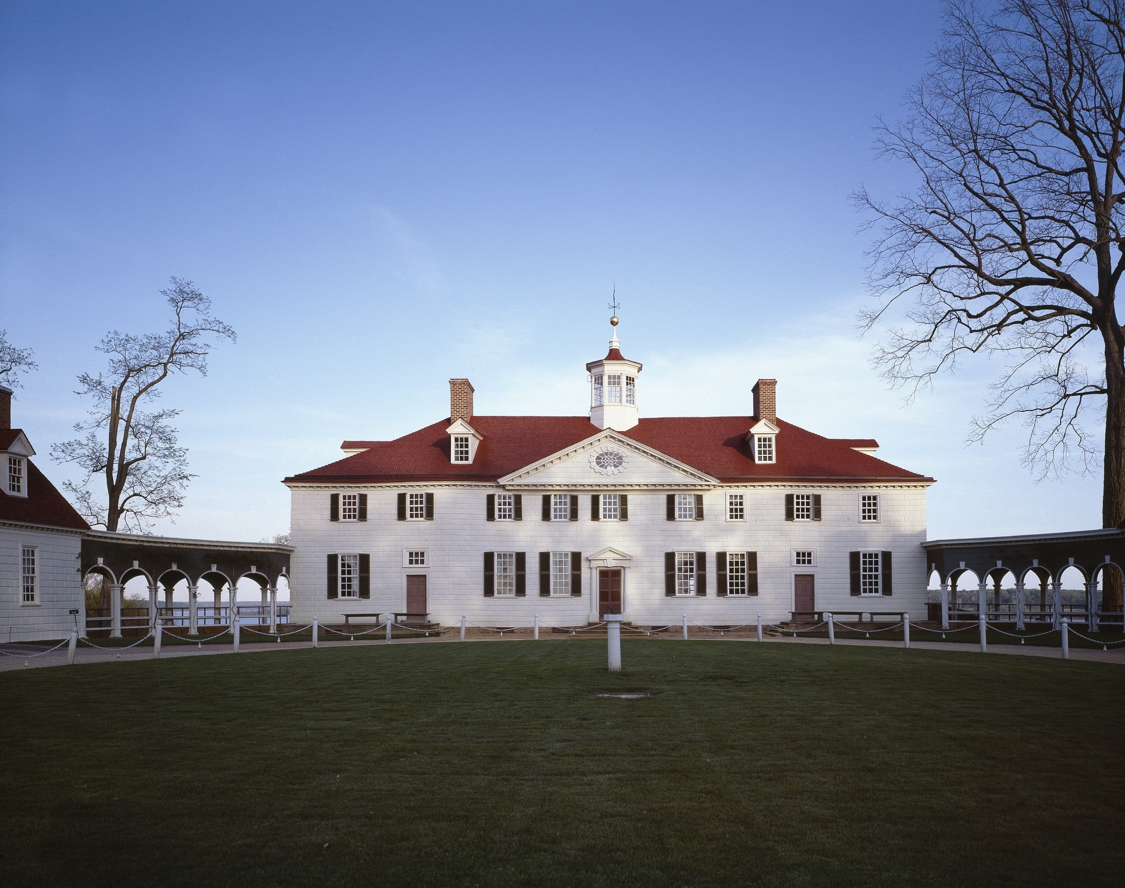 house, mansion, bare tree, landmark, cloud - sky, sky, tree, plant, no people, home, nature, president, 1080P, day, Estate, architecture, blue, building, HD Wallpaper