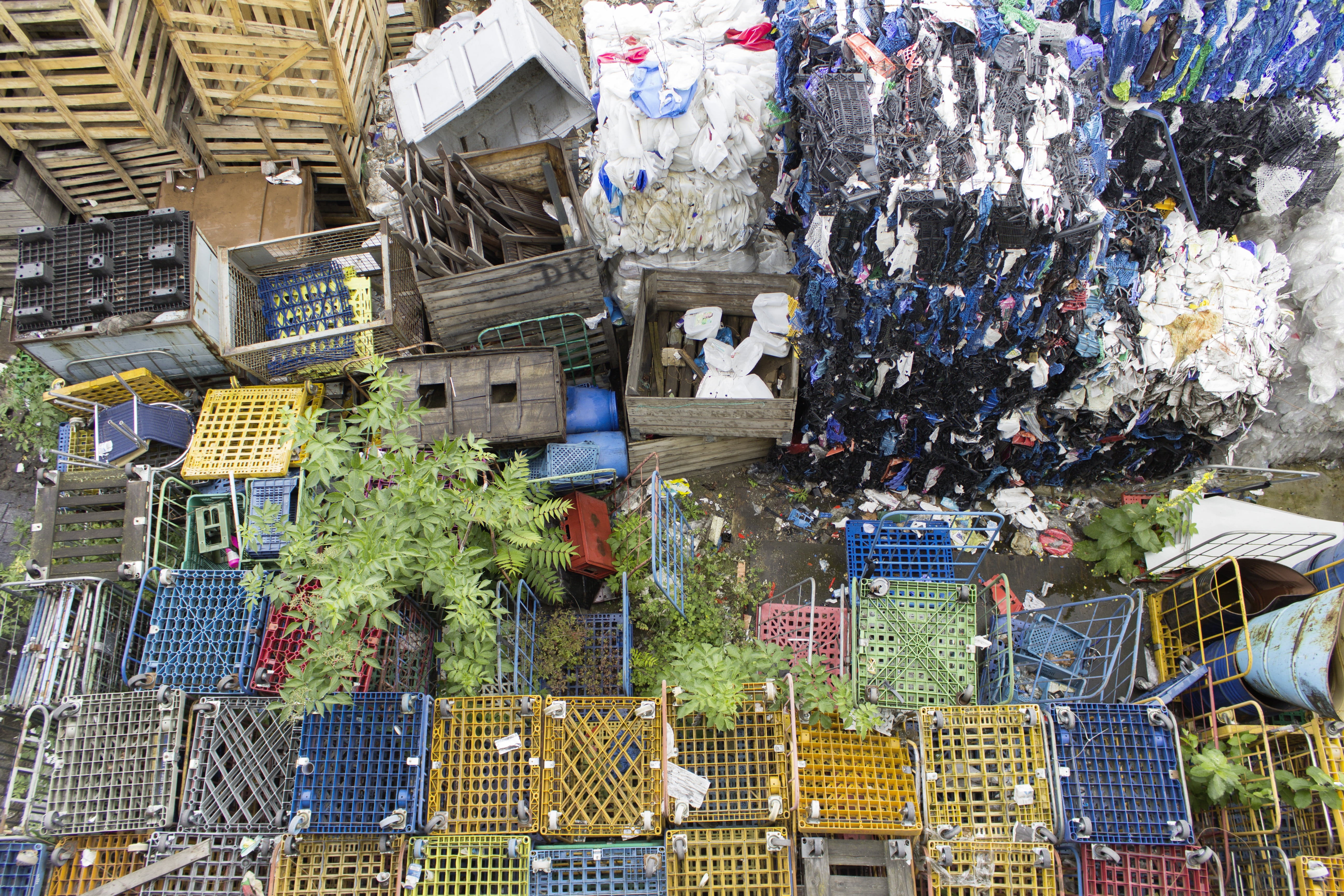 building exterior, nature, colorful, high angle view, day, abundance, no people, city, 5K, built structure, outdoors, variation, garbage, plastic, plant, HD Wallpaper